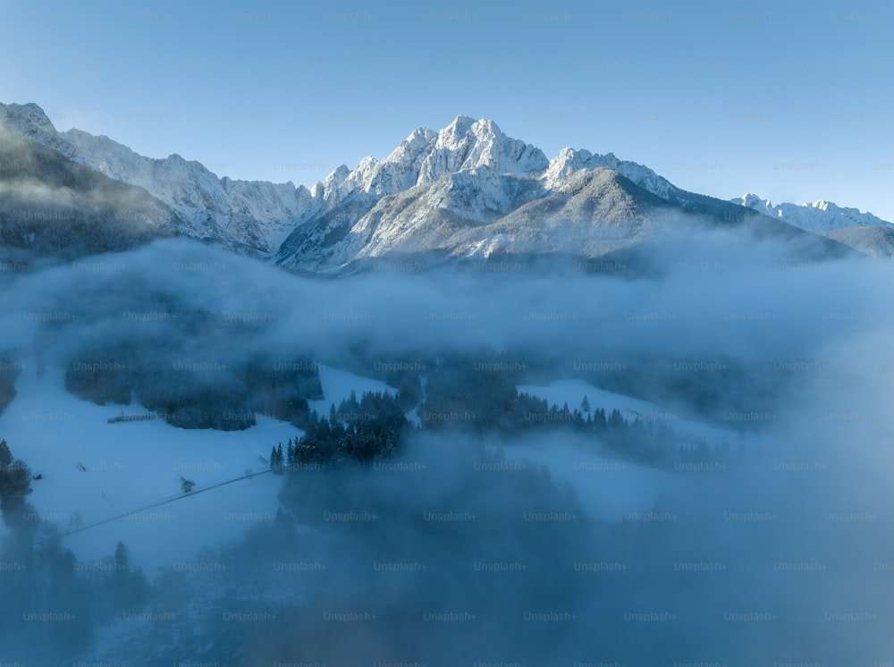 a snowy mountain range