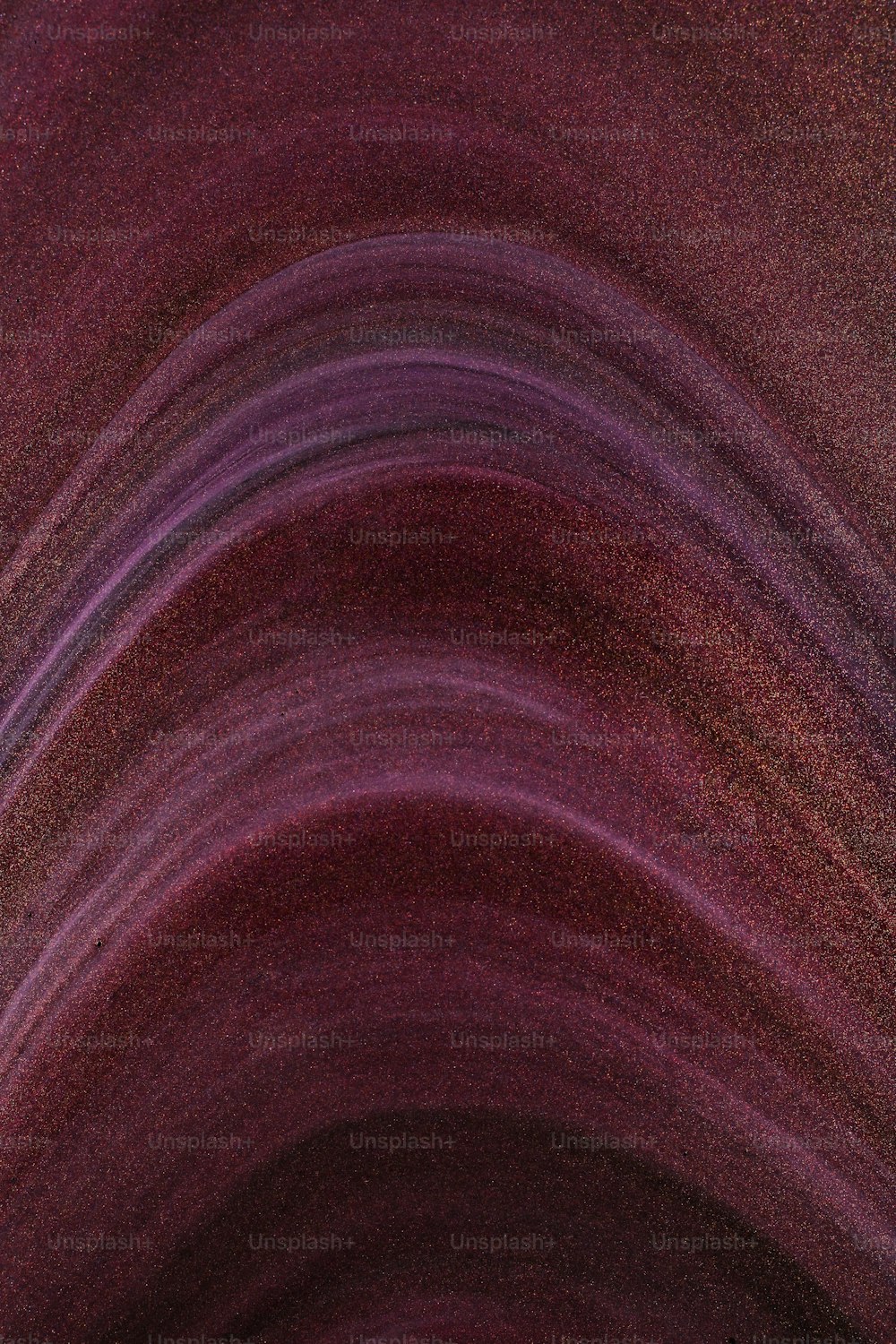 Un primer plano de un fondo rojo y púrpura