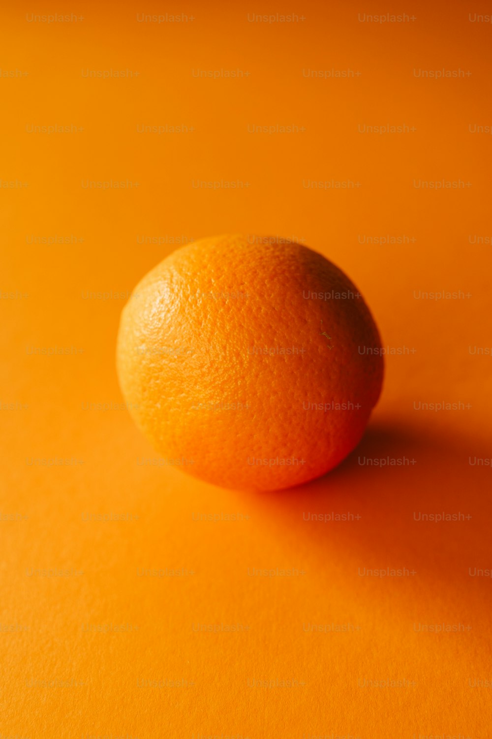 Un primo piano di un'arancia
