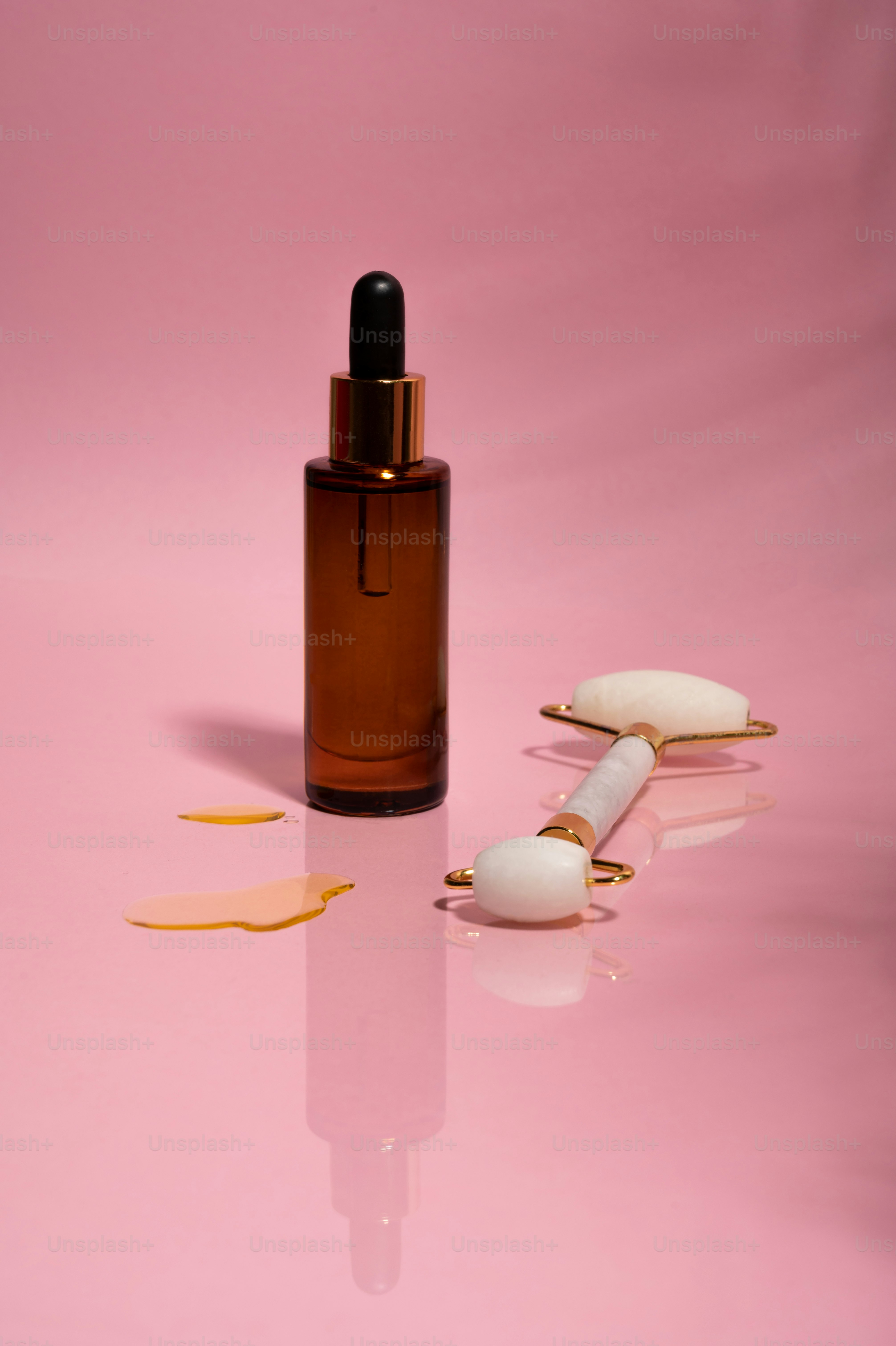 eine Nahaufnahme einer Spritze und einer Spritze