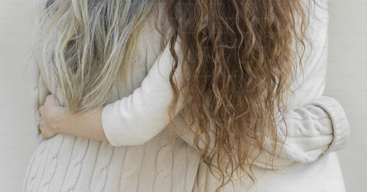 Foto Una Persona Con El Pelo En Un Mo o Mismo Sexo Imagen En Unsplash foto-una-persona-con-el-pelo-en-un-mo-o-mismo-sexo-imagen-en-unsplash