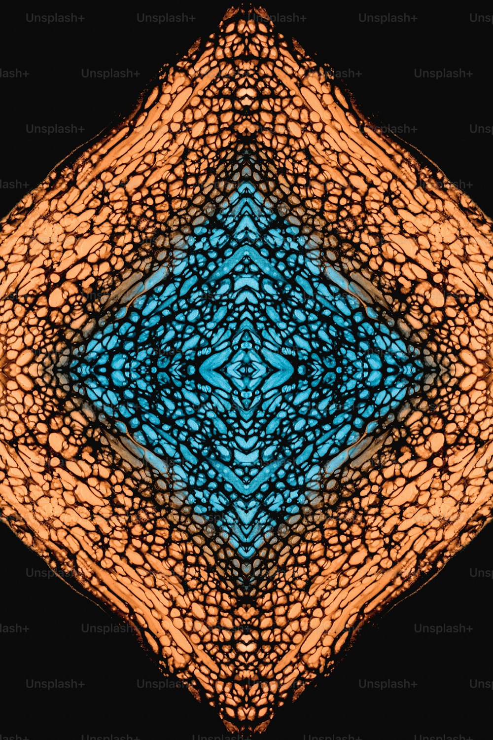 un patrón azul y naranja sobre un fondo negro