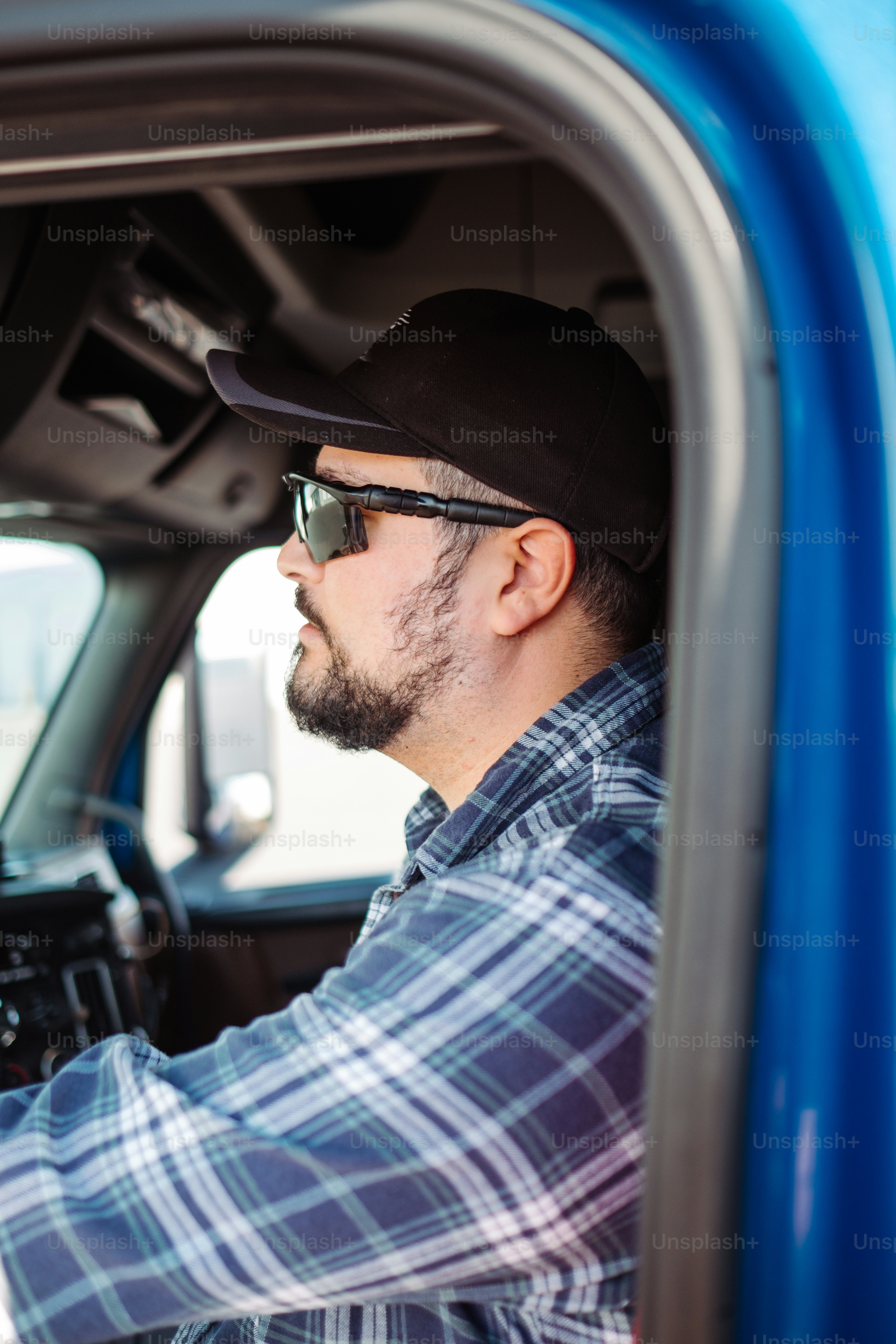 Towing Mirrors: How They Expand Visibility During Highway Travel and Make Towing Safer