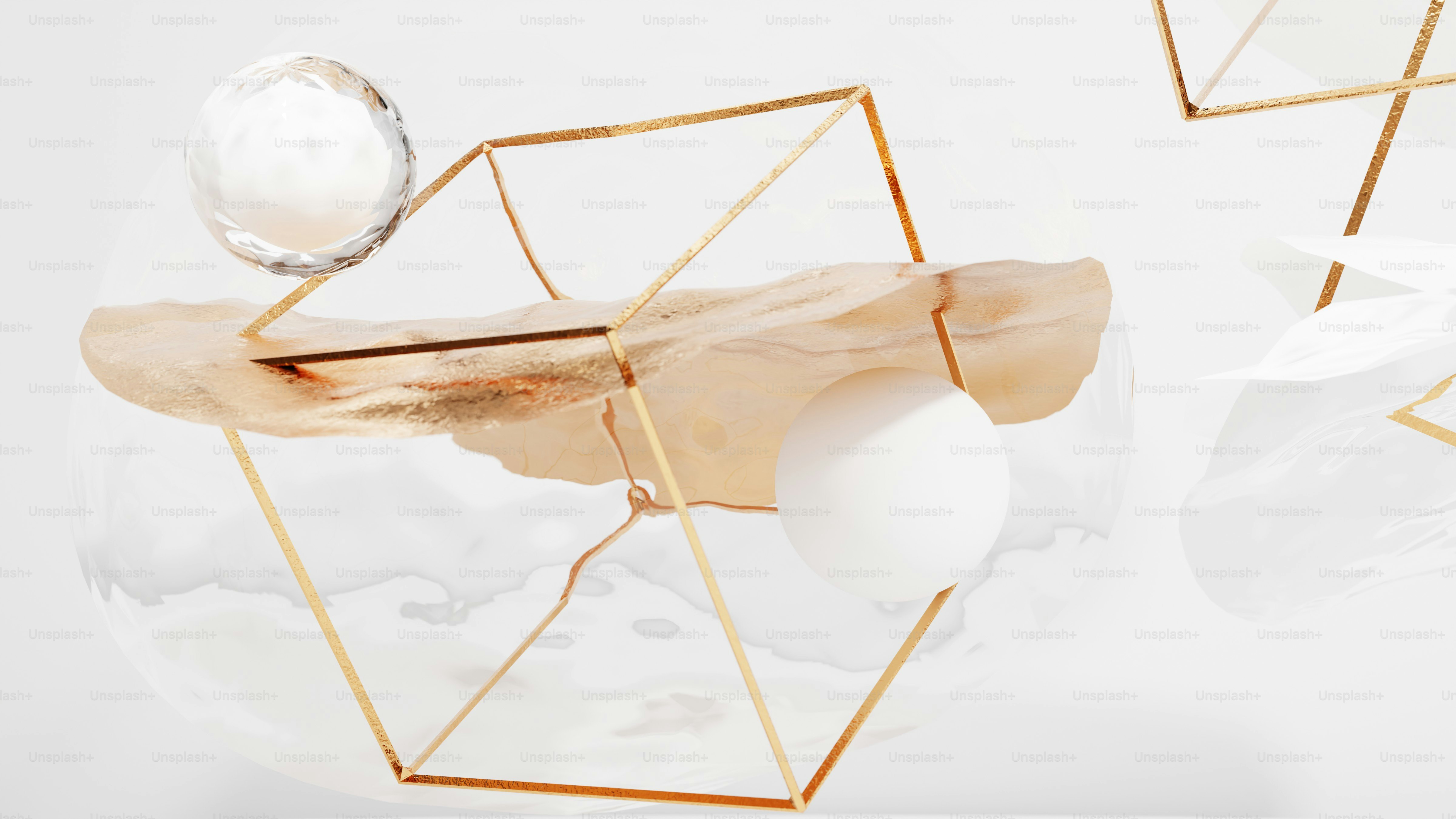 그 위에 구체가 있는 유리 조각