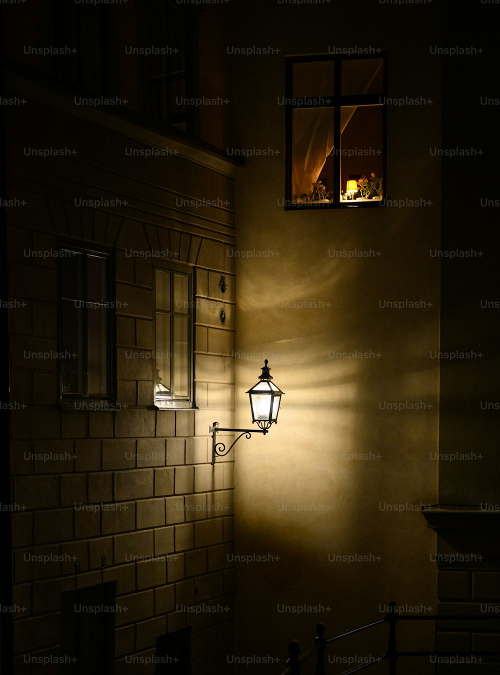 a light shines on a wall in a dark room