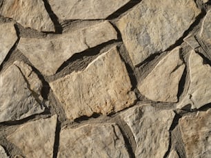 Un primo piano di un muro fatto di rocce