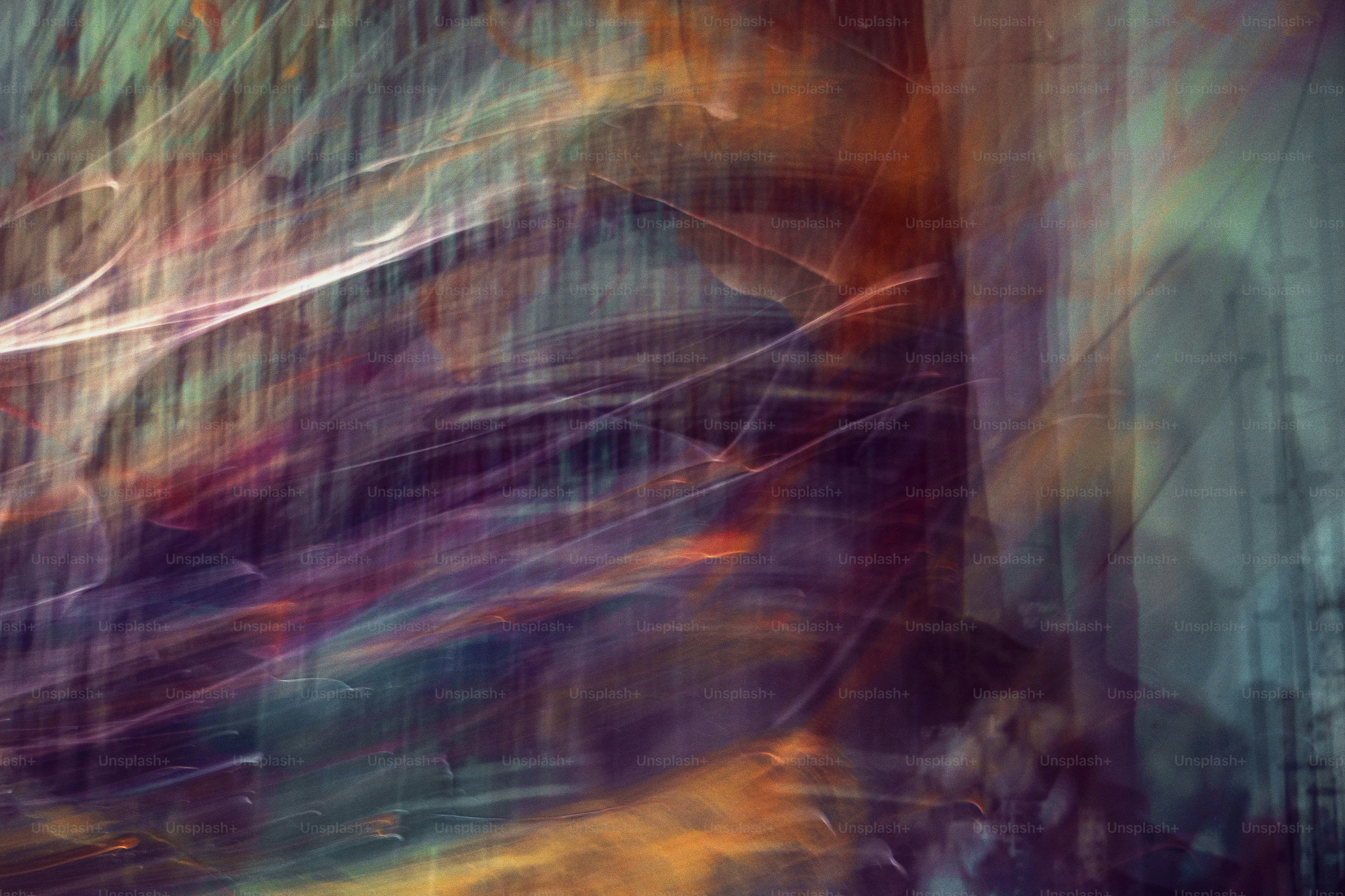 Una pintura abstracta de la cara de una mujer