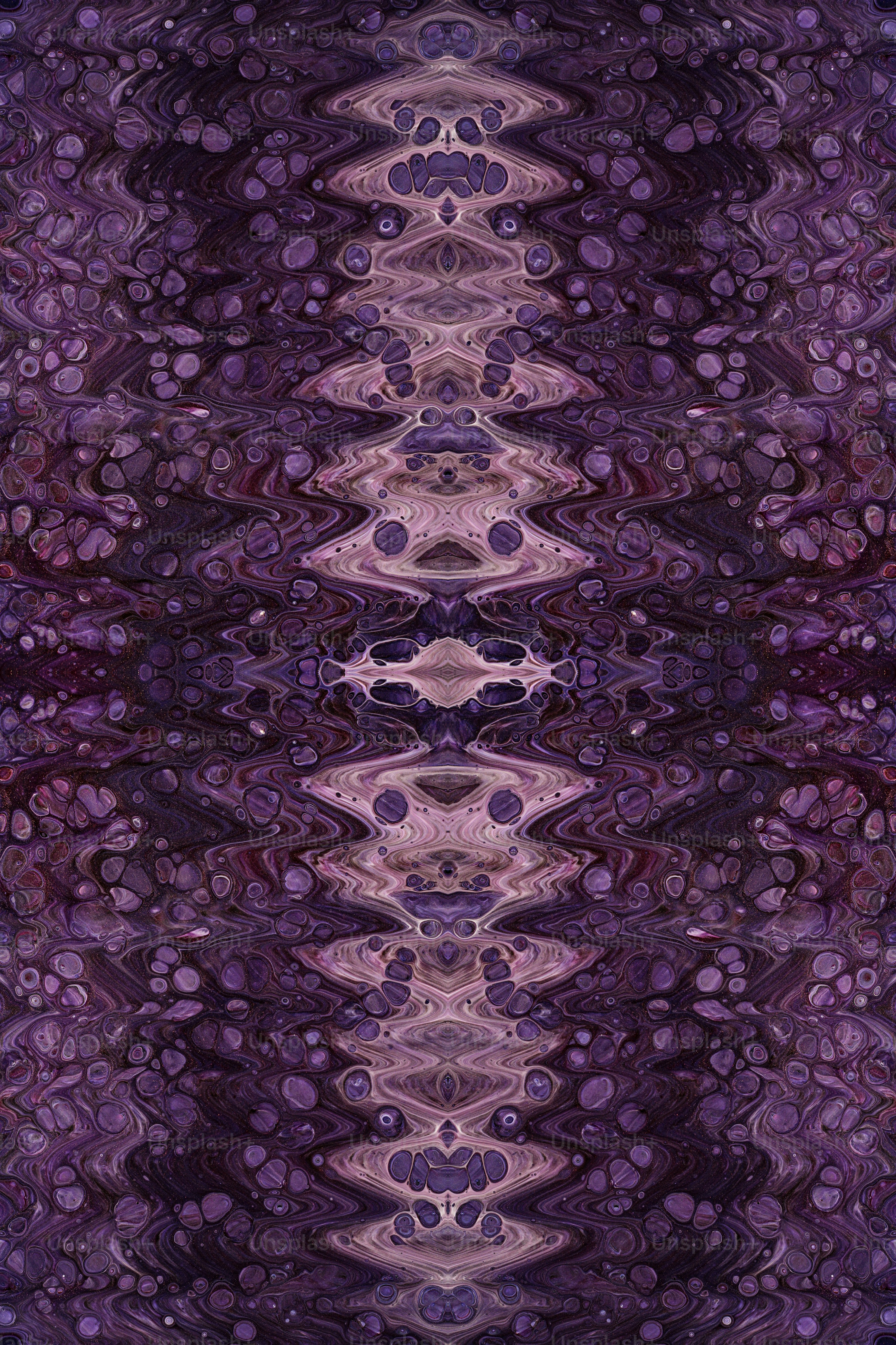 une image abstraite d’un fond violet