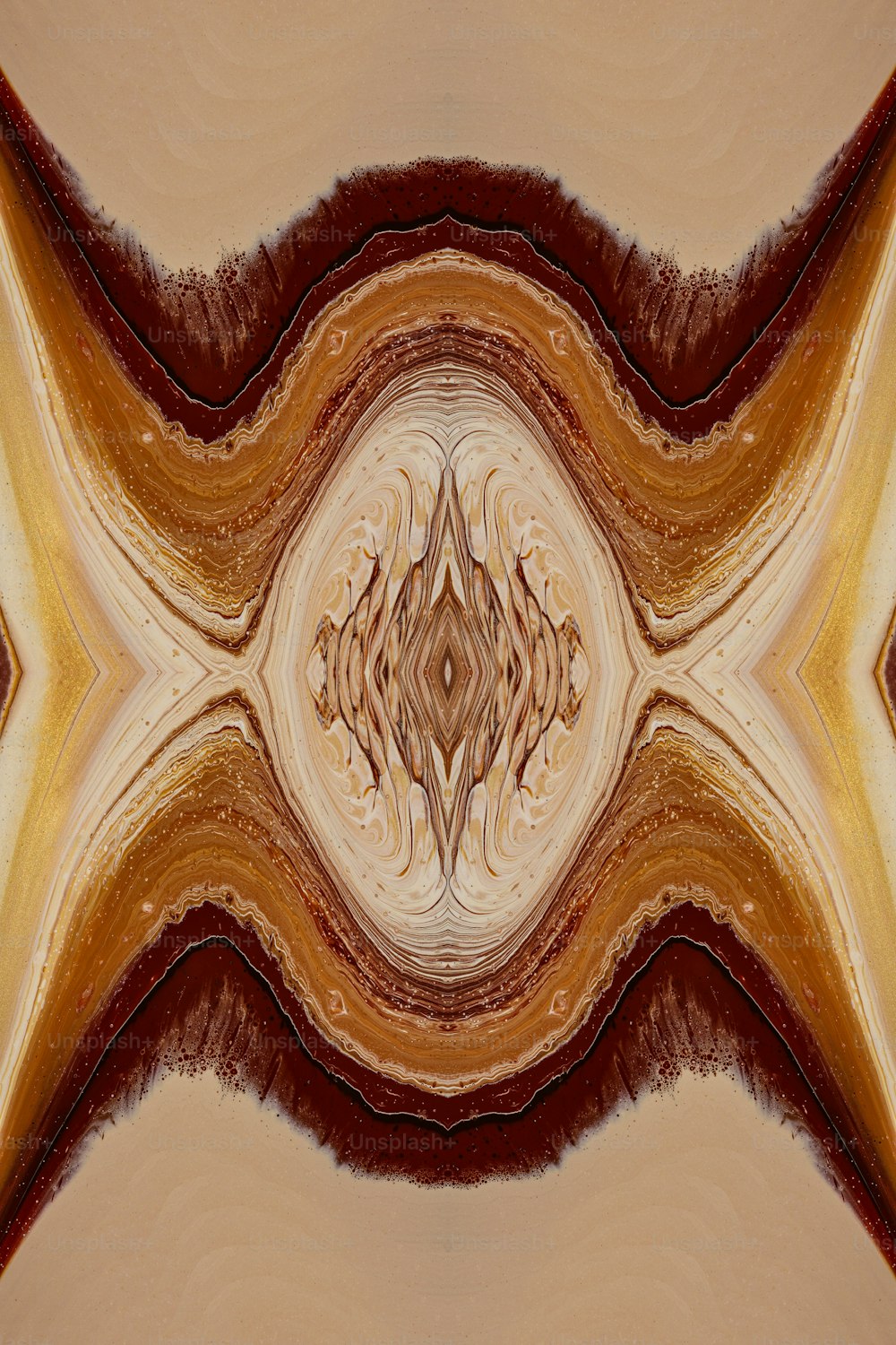 Une image d’un design abstrait avec un fond brun et beige
