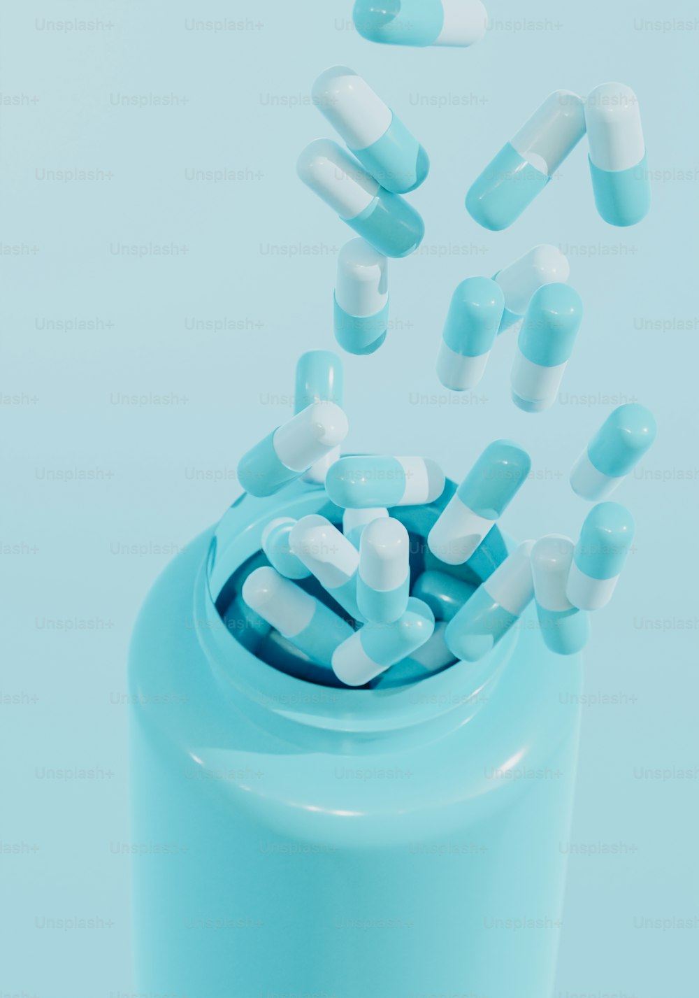 píldoras que se caen de un frasco de píldoras azul