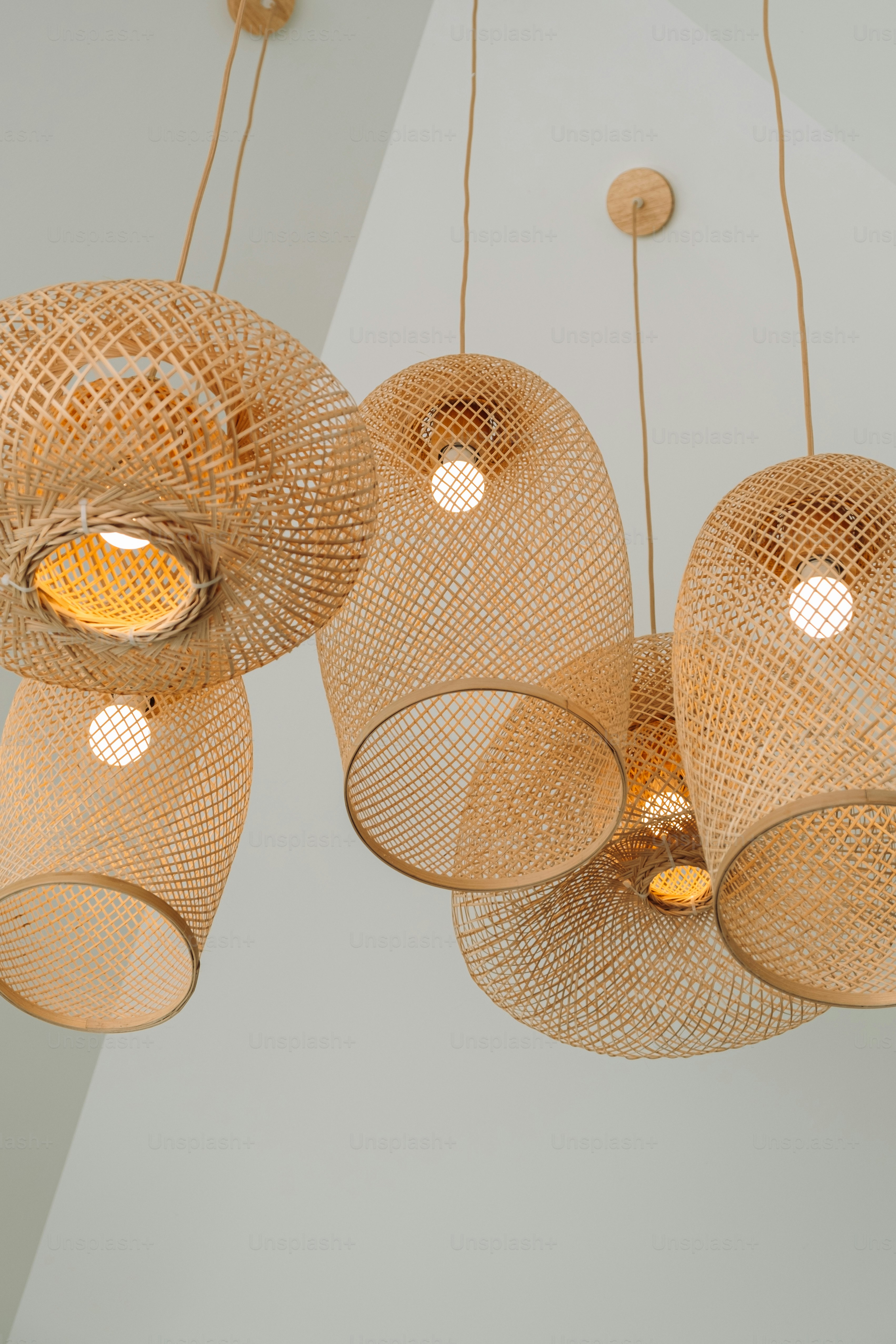 a bunch of lights hanging from a ceiling