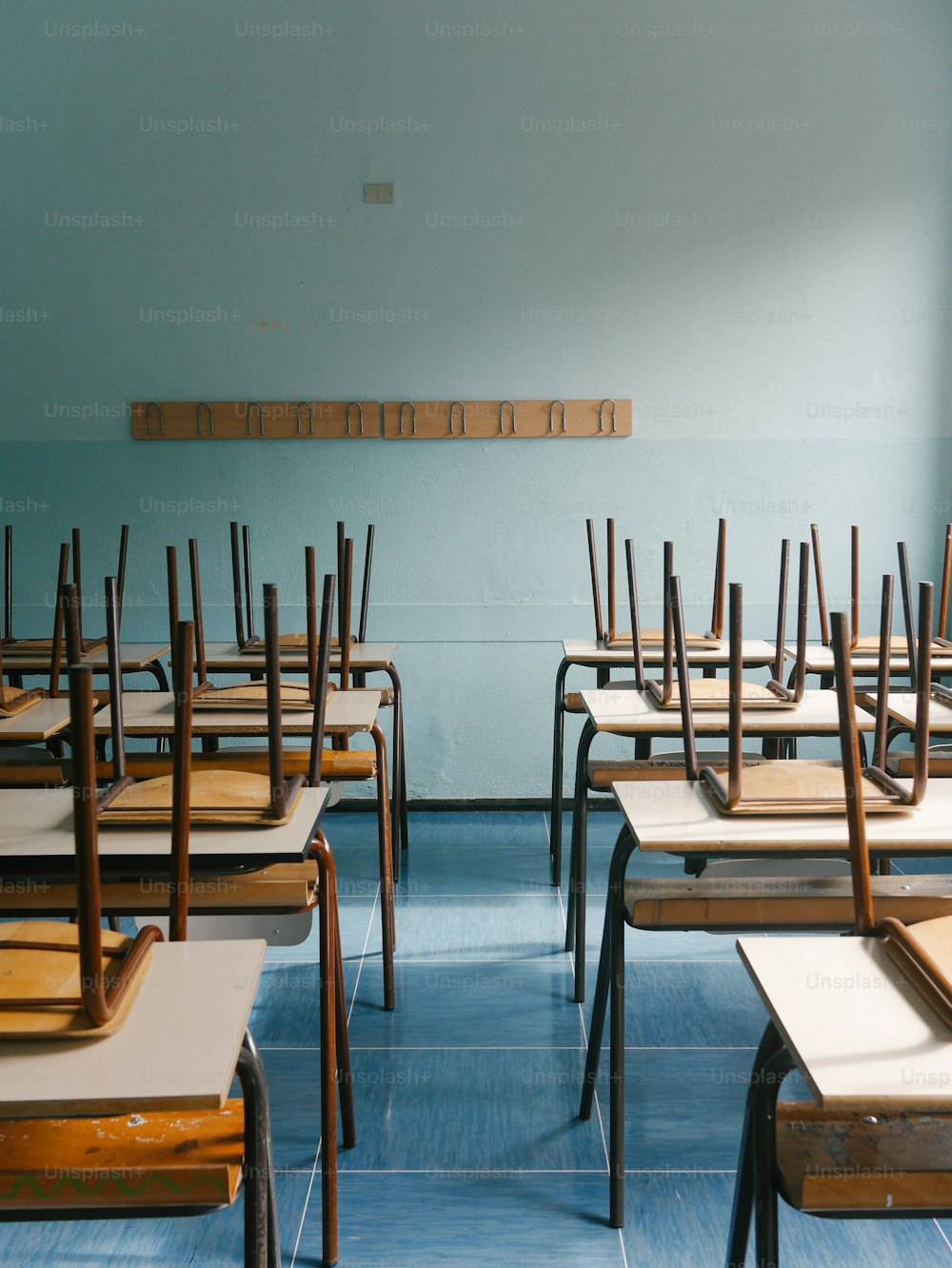 a row of wooden desks in a classroom
