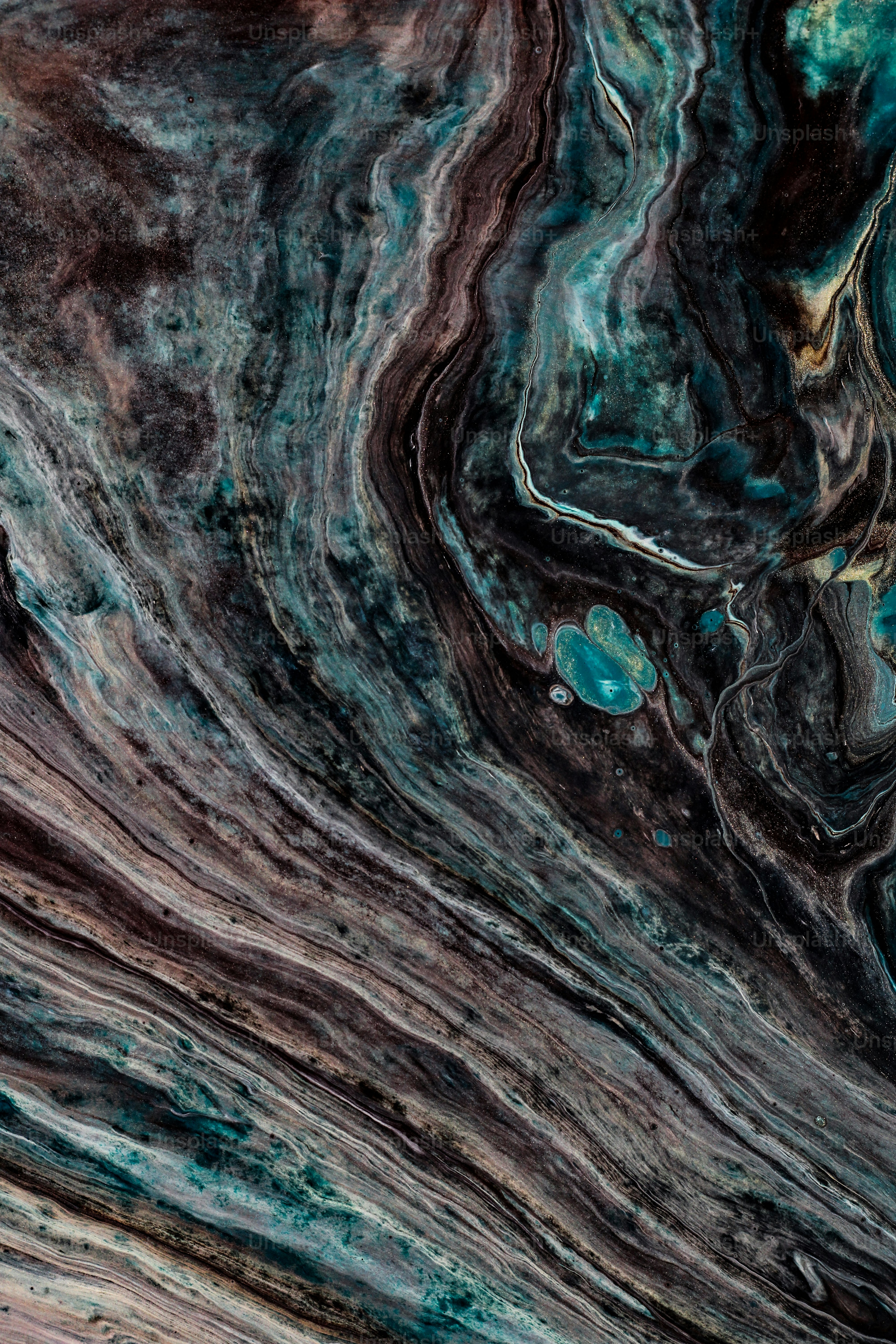 un primo piano di un marmo nero e blu