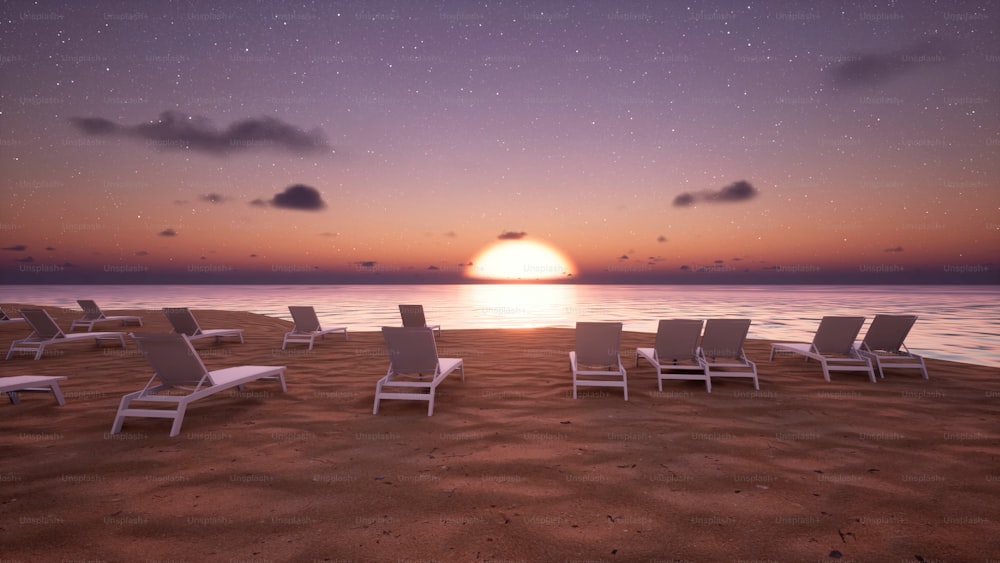 Un grupo de sillas de jardín sentadas en la cima de una playa de arena