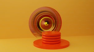 uma pilha de discos vermelhos sentados em cima de uma mesa amarela