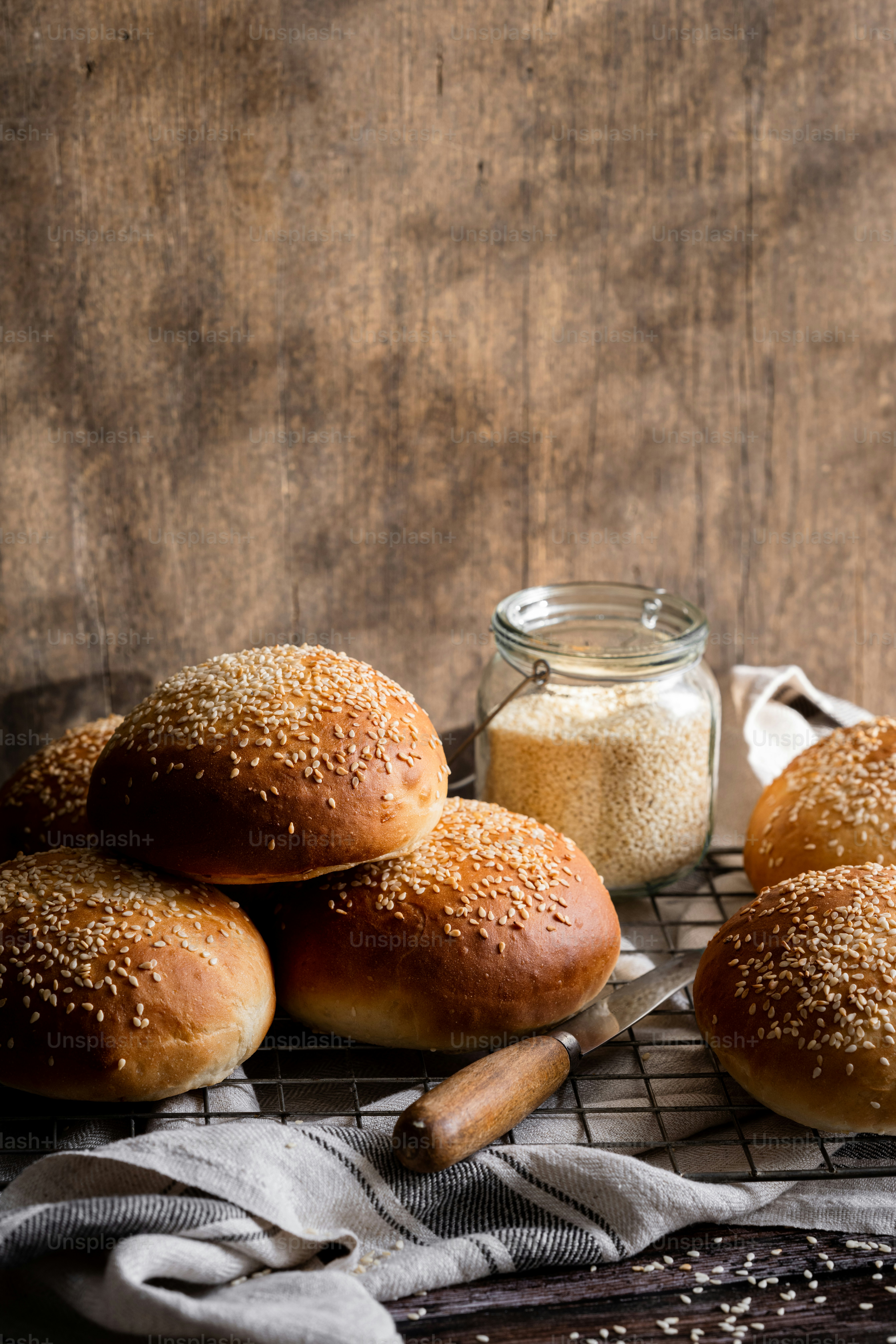 a bunch of bagels sitting on top of a cooling rack