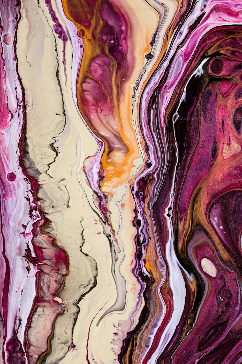 um close up de uma pintura com cores diferentes