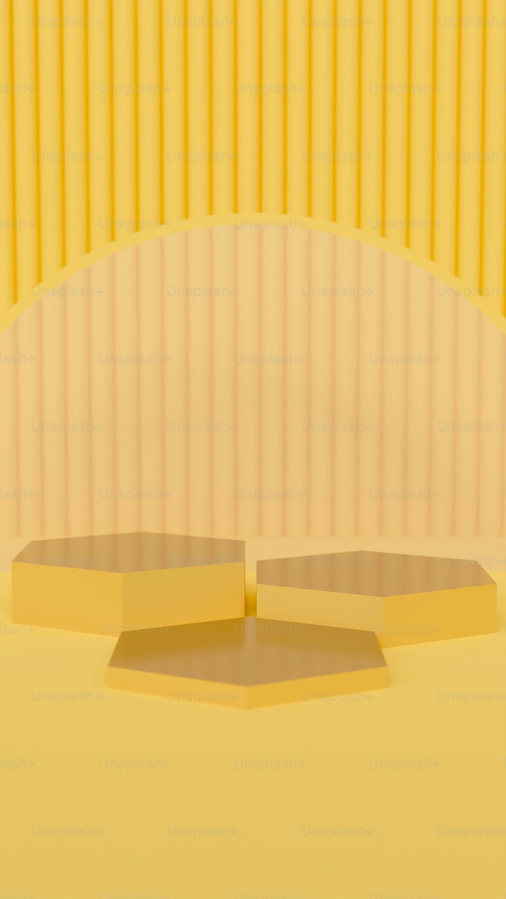 um fundo amarelo com dois pedaços de papel amarelo