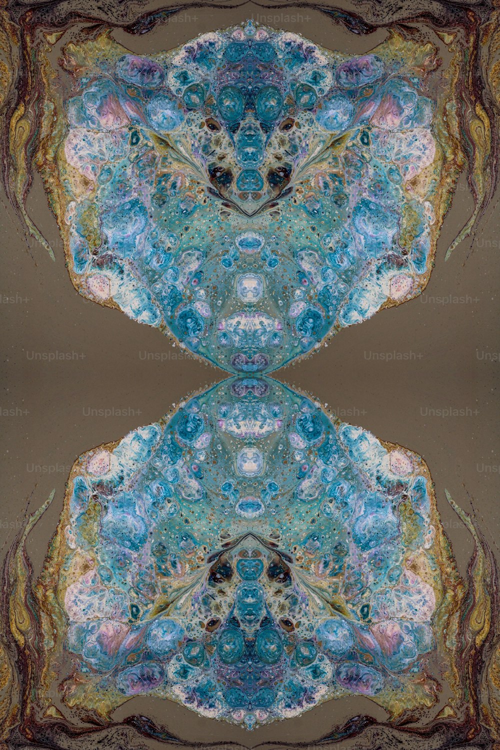 Ein Bild eines Kaleii-Musters mit braunem Hintergrund