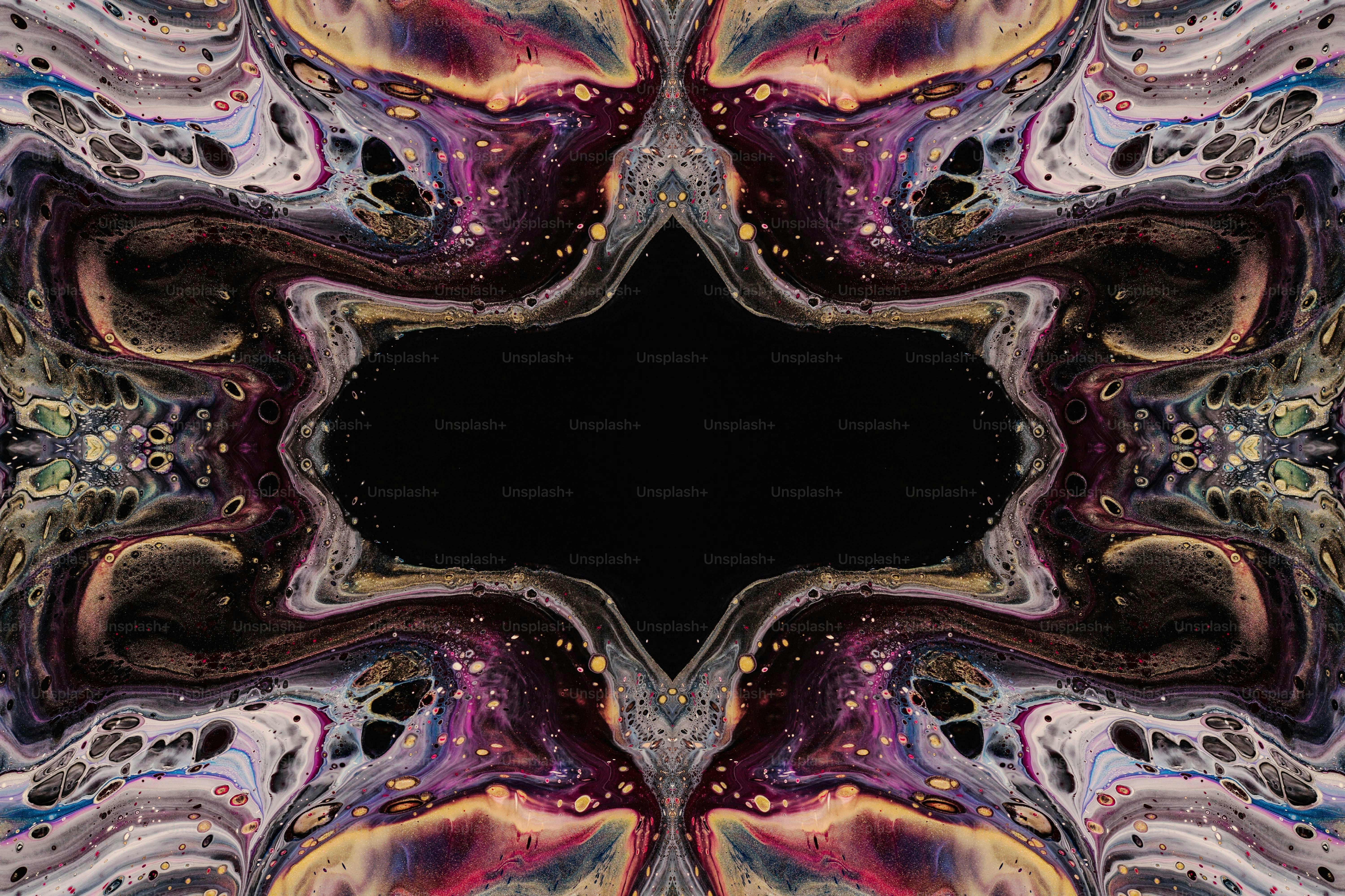 une image abstraite d’une fleur avec un fond noir