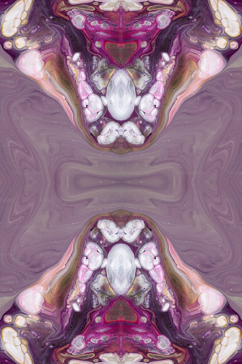 Un'immagine astratta di uno sfondo viola