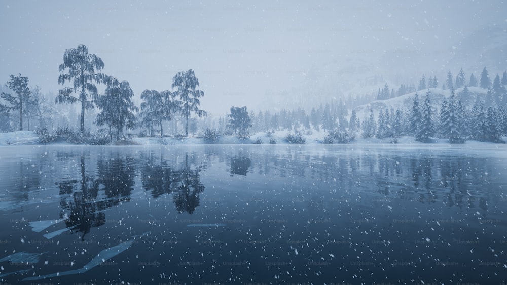 un lago rodeado de árboles cubiertos de nieve