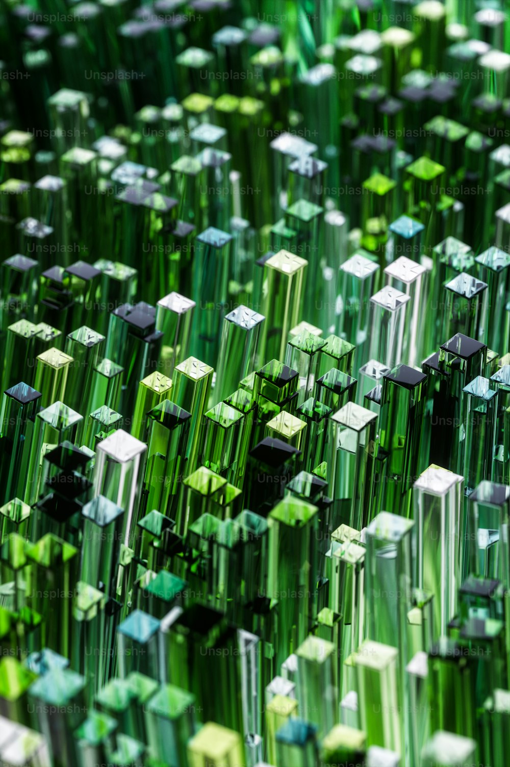 Un grand groupe de blocs de verre verts