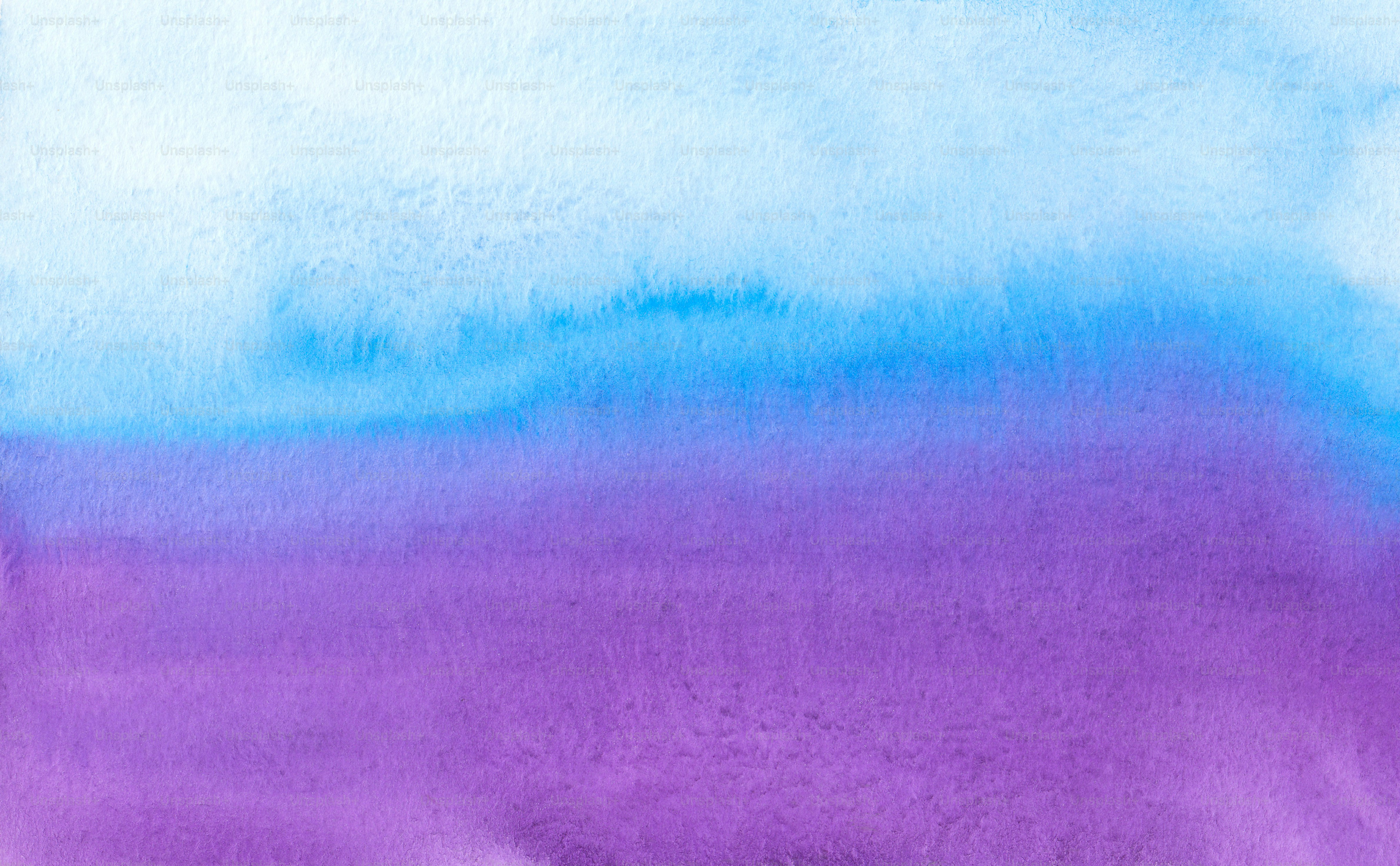 紫と青の空の絵