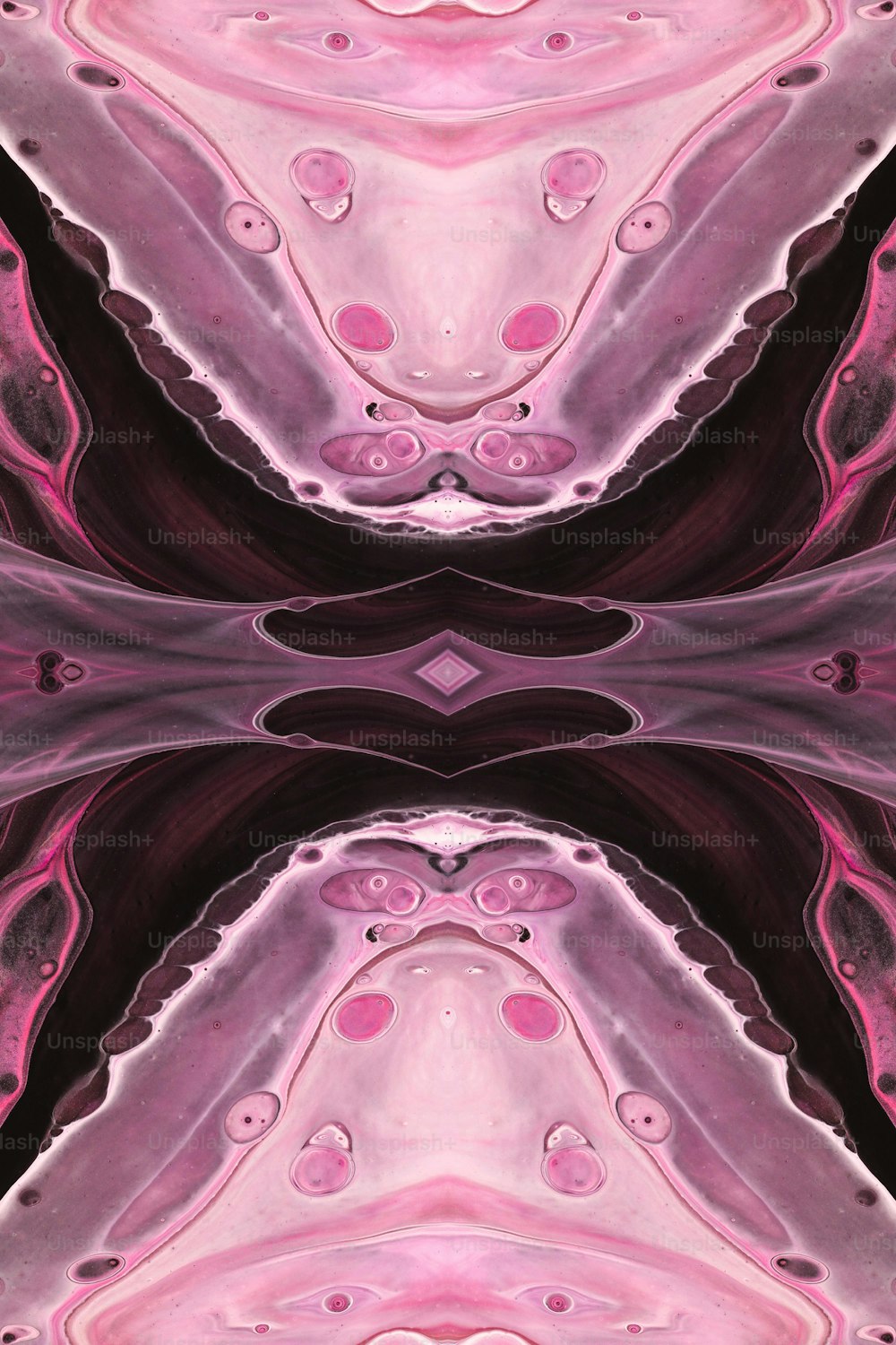 패턴이 있는 추상적인 분�홍색과 검은색 배경