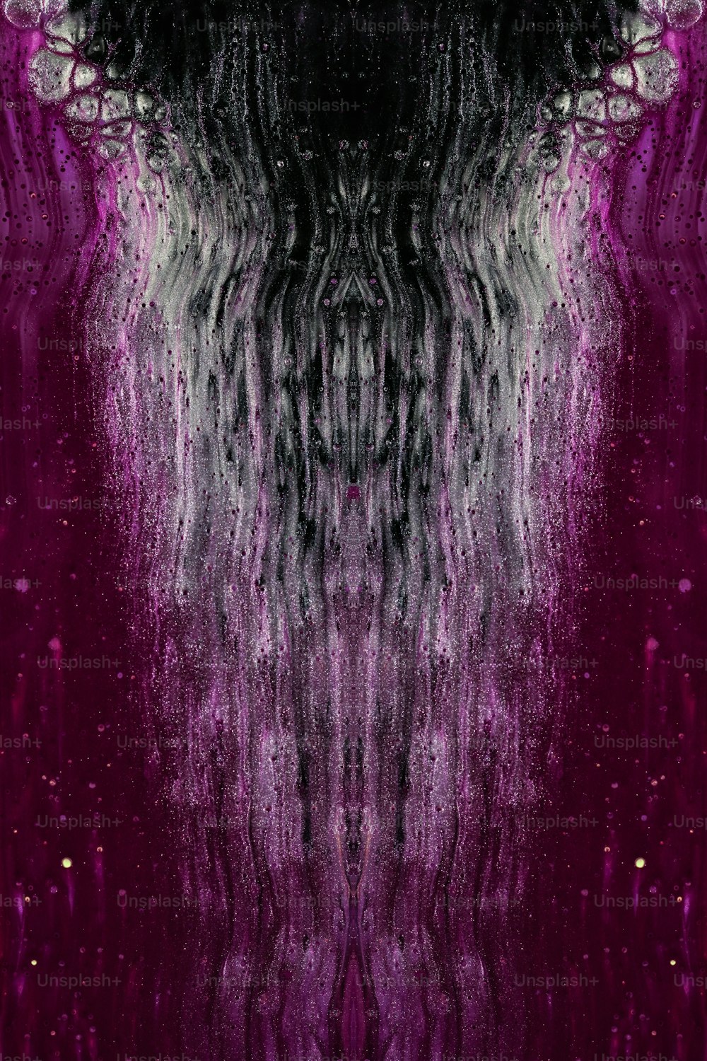 un fond violet et noir avec un motif