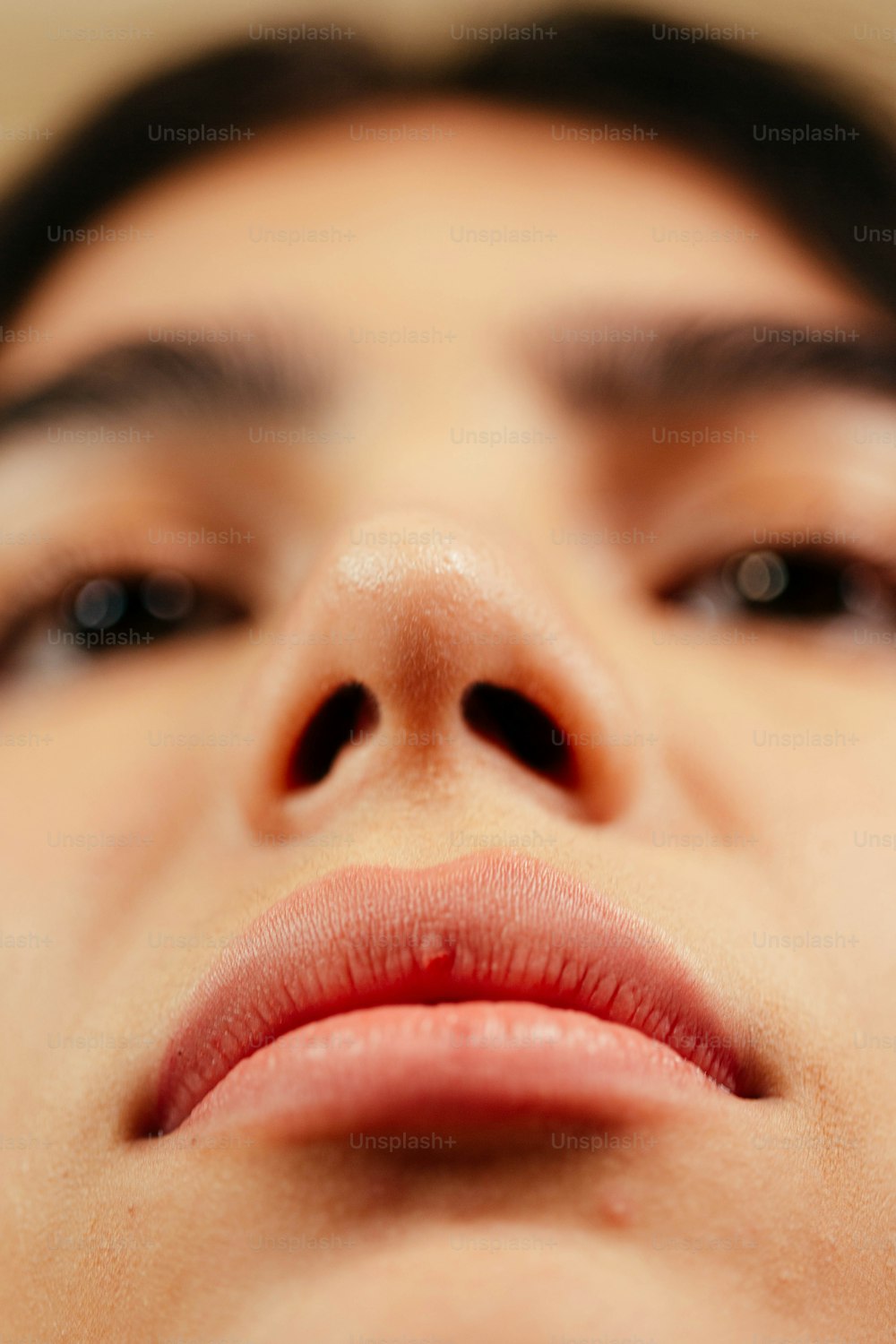 um close up do nariz e nariz de uma pessoa