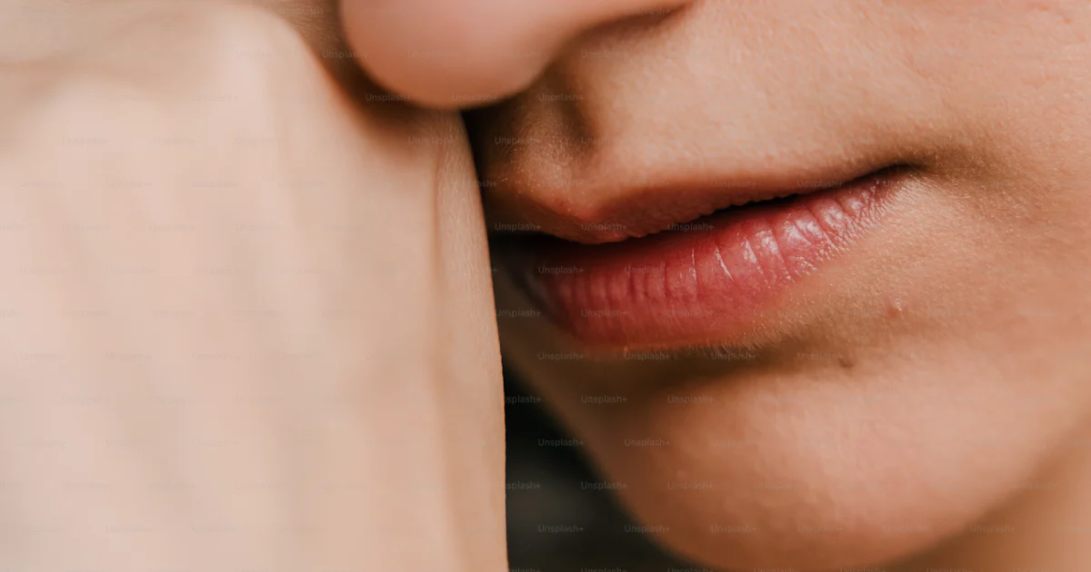 A close up of a woman's face with her hand on her cheek photo – Pele ...