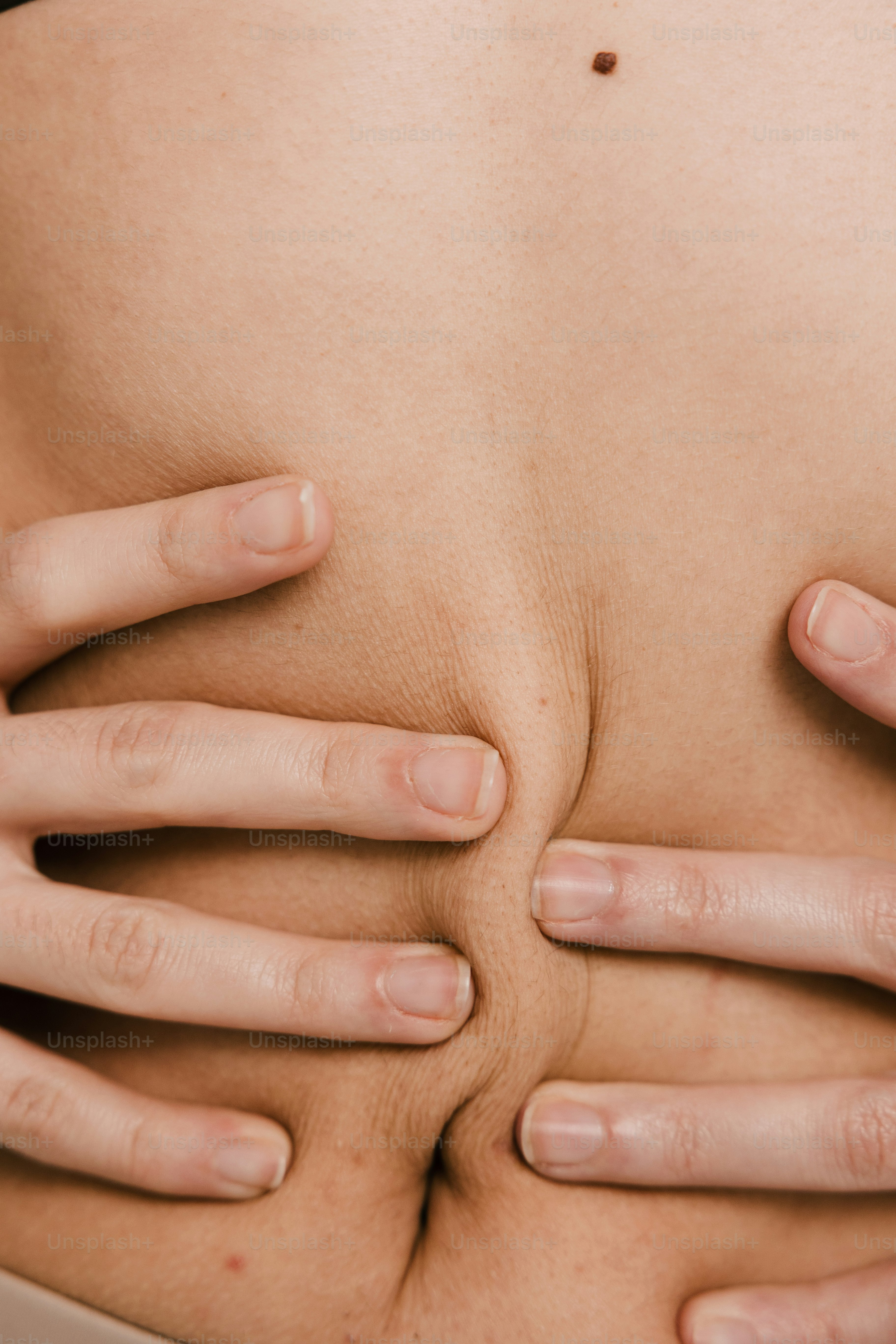 premium_photo-1671717726440-48628d927404?ixid=M3wxMjA3fDB8MXxzZWFyY2h8MXx8Ym9keXxlbnwwfHx8fDE3NDk4MjYzMDl8MA\u0026ixlib=rb-4.1.0