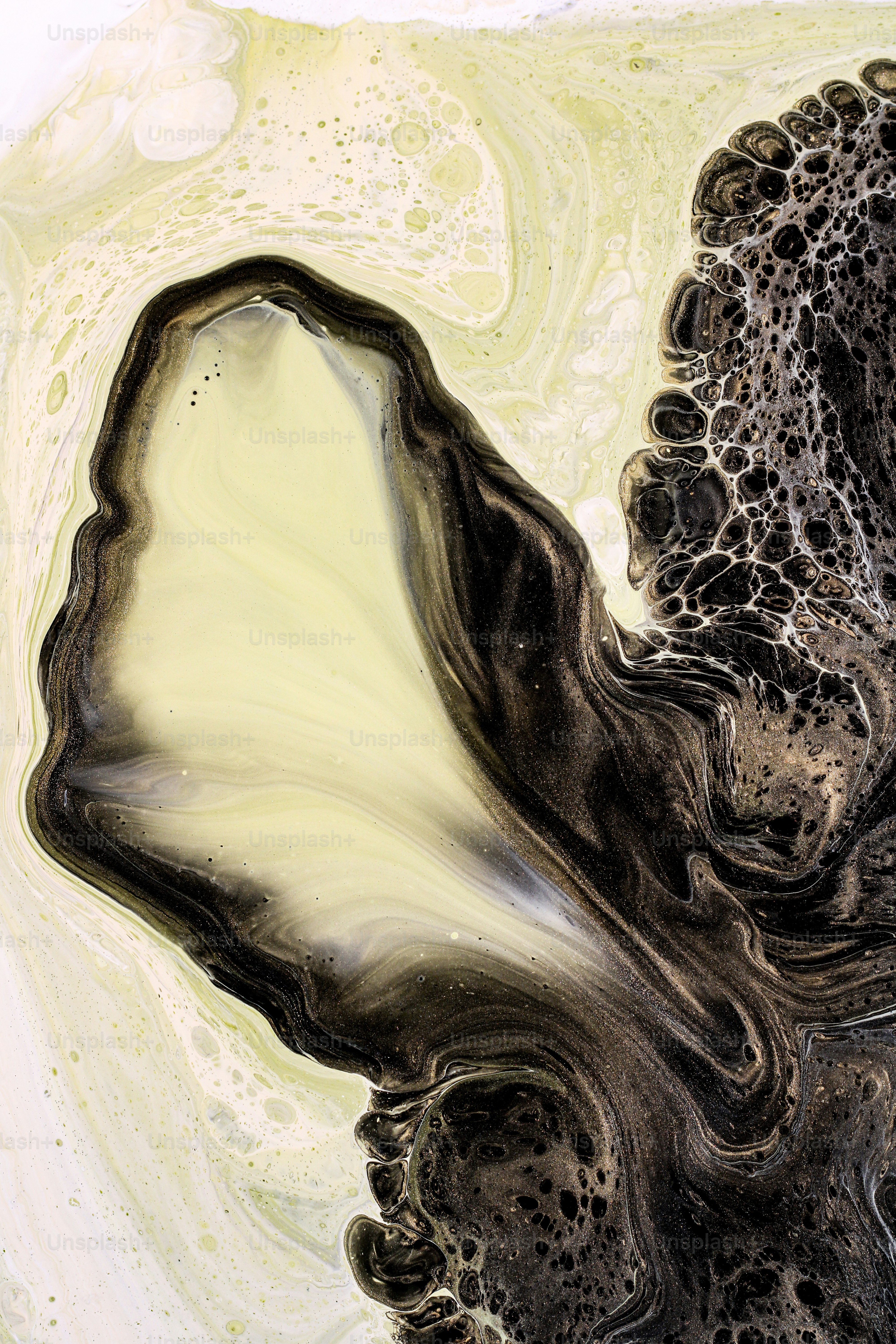 Nahaufnahme einer schwarz-weißen Substanz