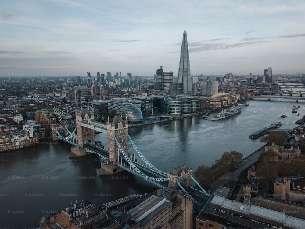 Una veduta aerea della City di Londra e del Tamigi