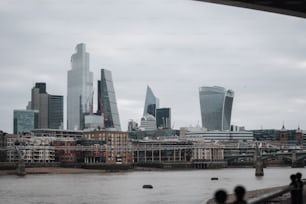 Una vista de la ciudad de Londres desde el otro lado del río