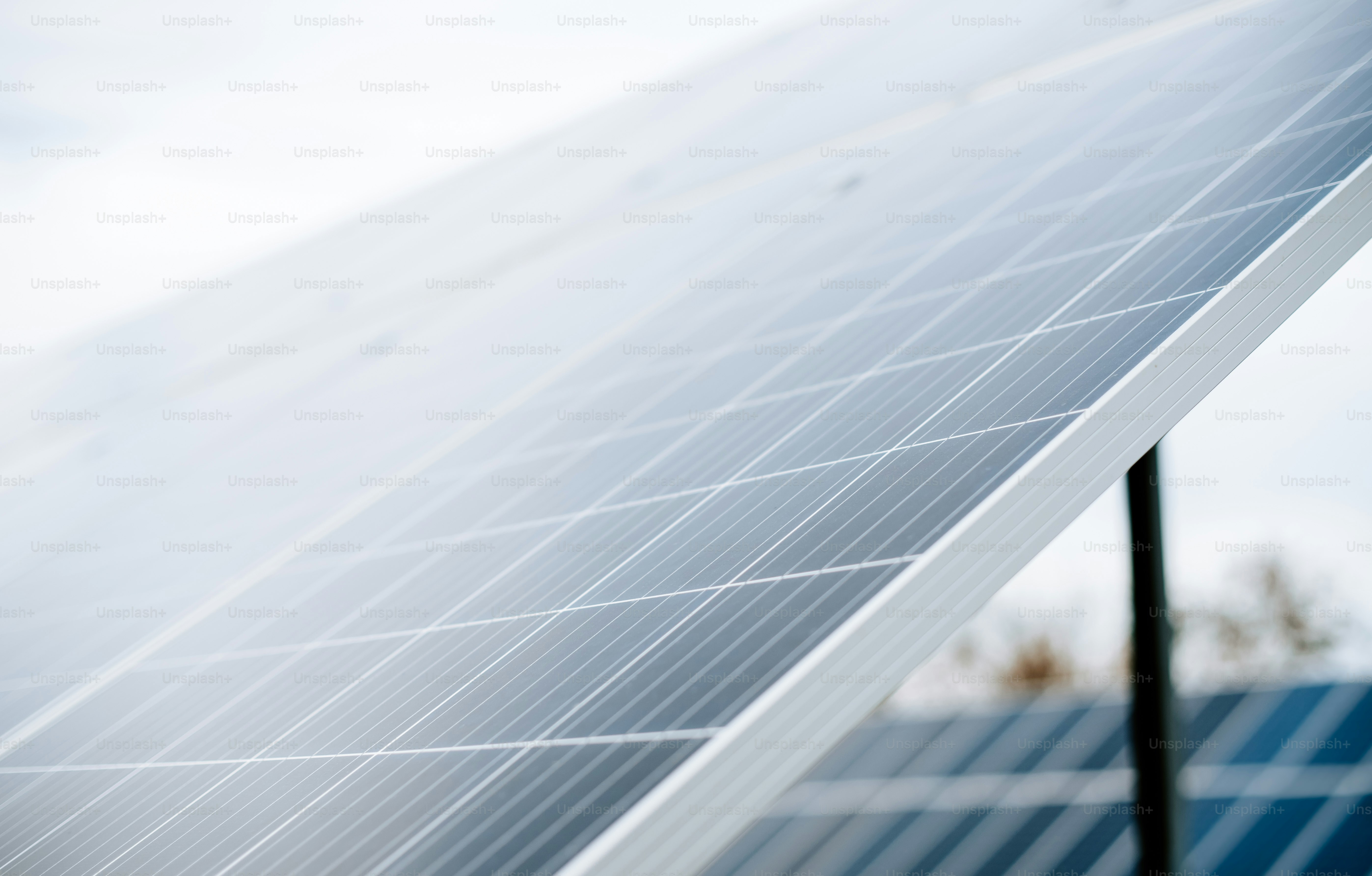 eine Nahaufnahme der Seite eines Solarmoduls