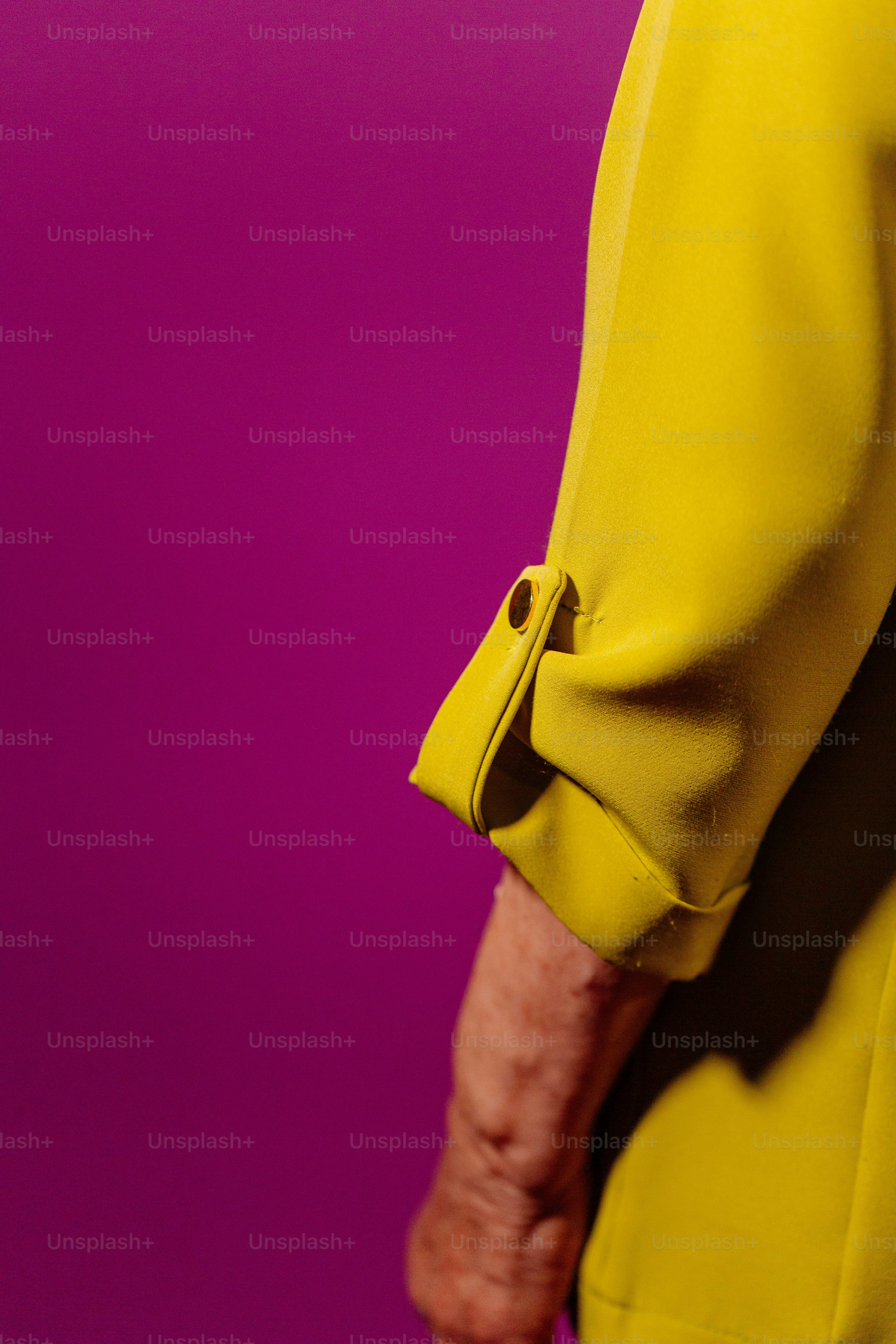 premium_photo-1671826911688-55736aec0dc7?ixid=M3wxMjA3fDB8MXxzZWFyY2h8OXx8eWVsbG93JTIwcG9sbyUyMHQlMjBzaGlydHxlbnwwfHx8fDE3Mzg1MTY1OTF8MA\u0026ixlib=rb-4.0.3