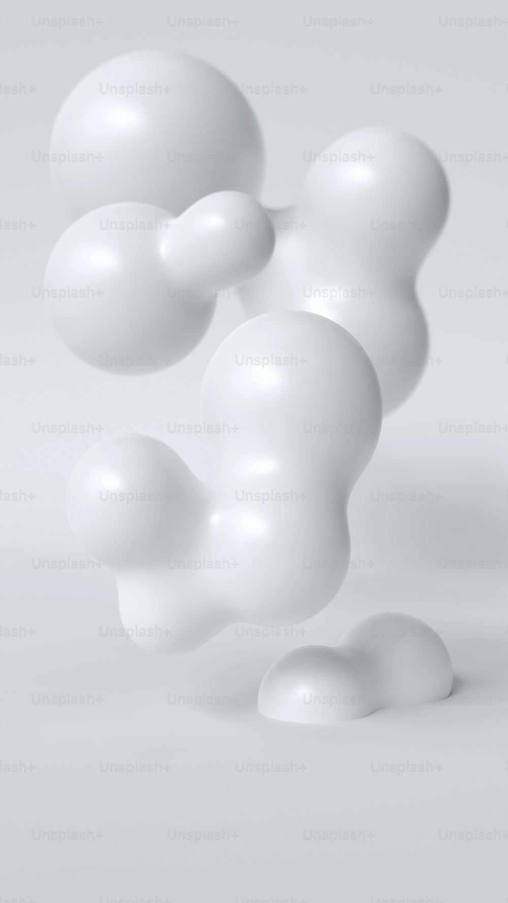 um grupo de bolas brancas flutuando no ar