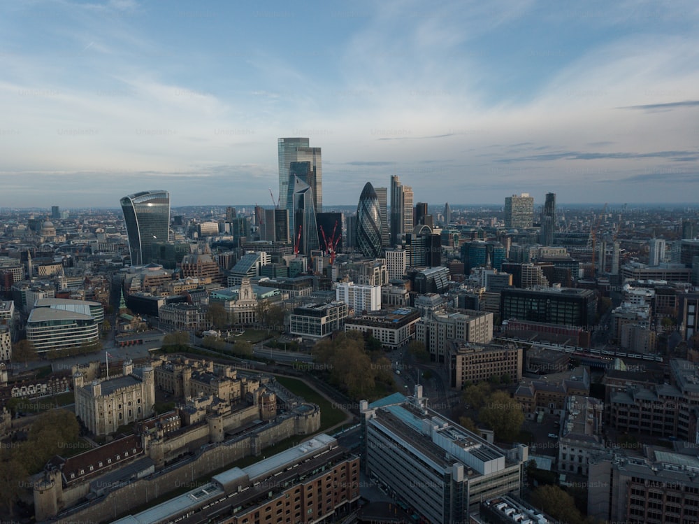 Una vista della City di Londra dalla cima dello shard