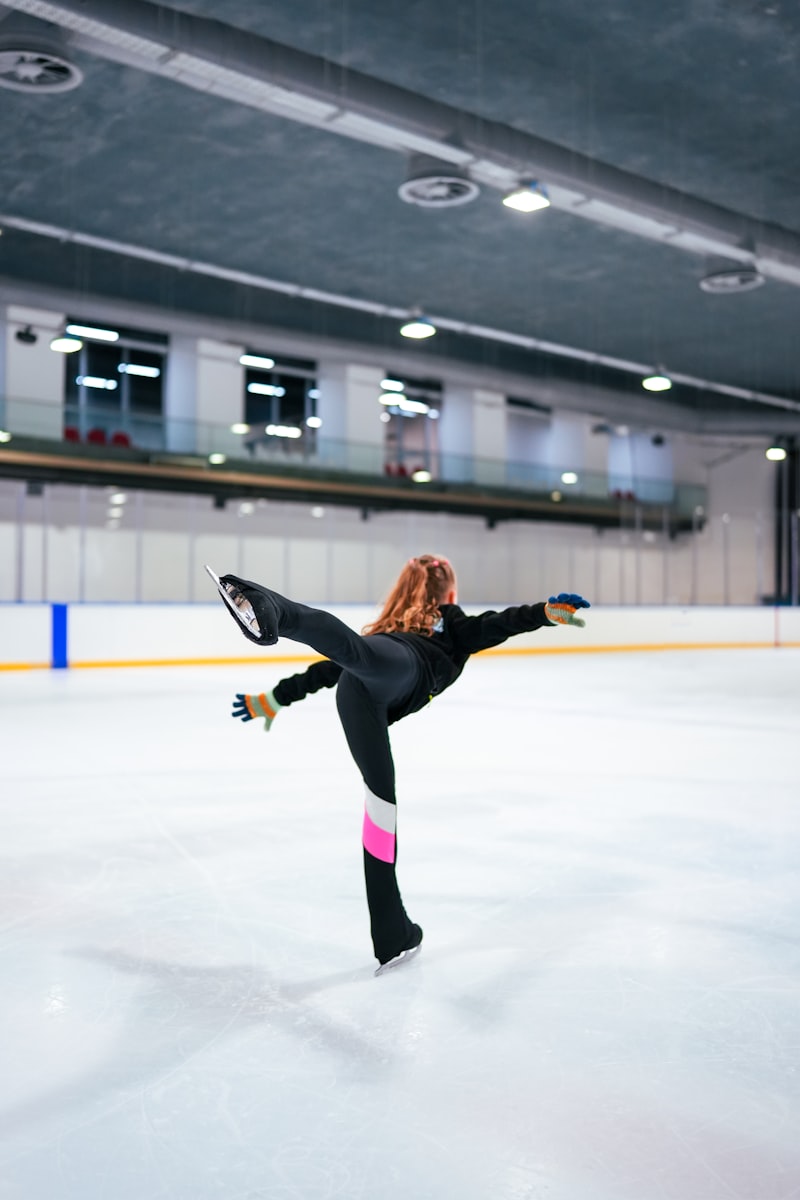 speed skating, ice rink, female athlete, winter sports competition