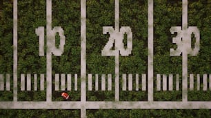 uma vista aérea de um campo de futebol com grama
