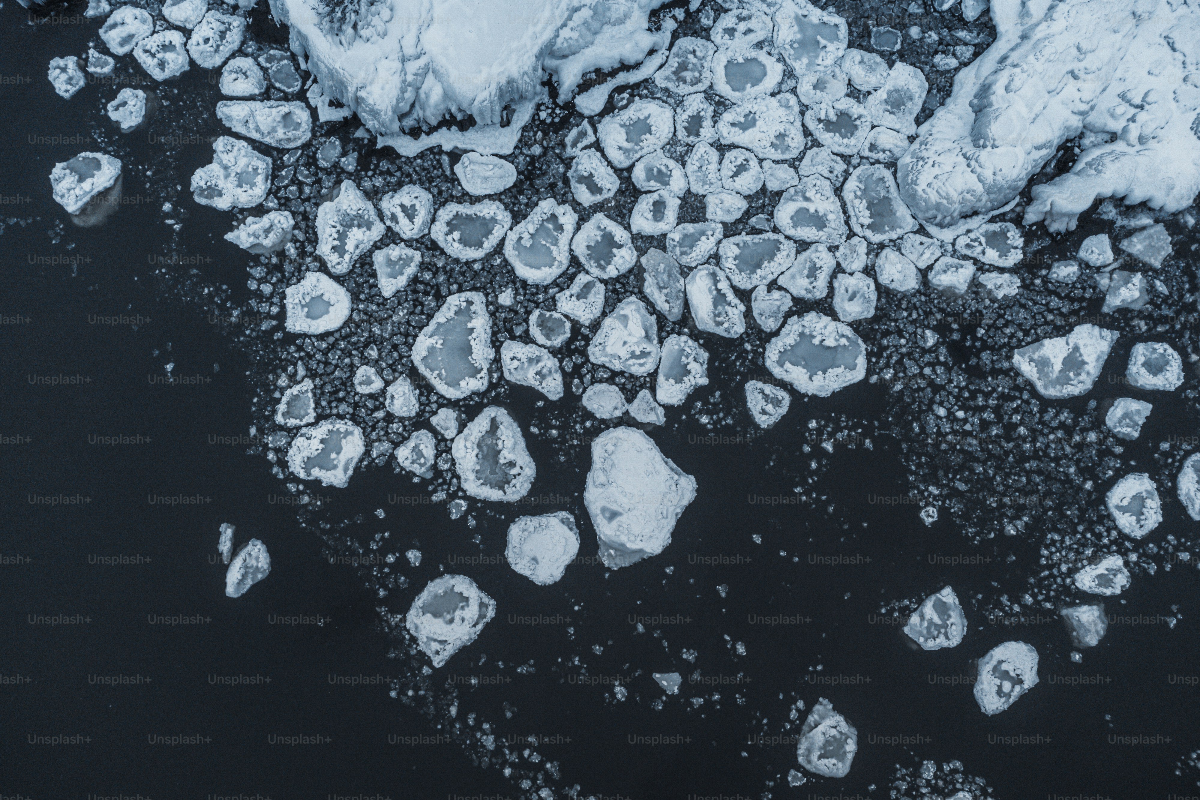 An aerial view of ice chunks and water photo – Cold Image on Unsplash
