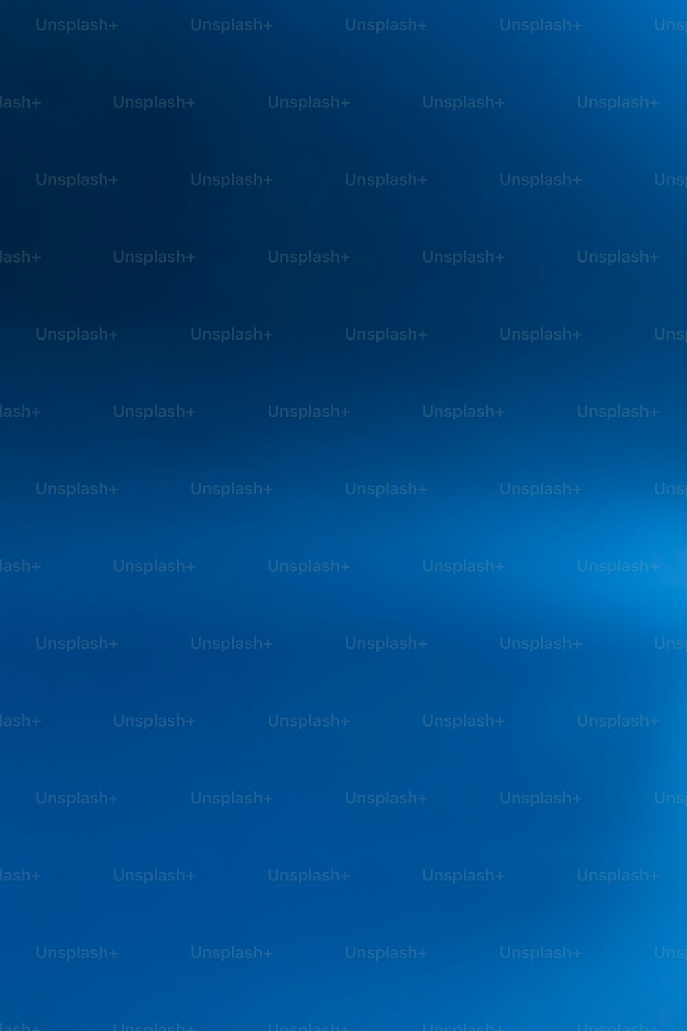 uno schermo del computer con uno sfondo blu