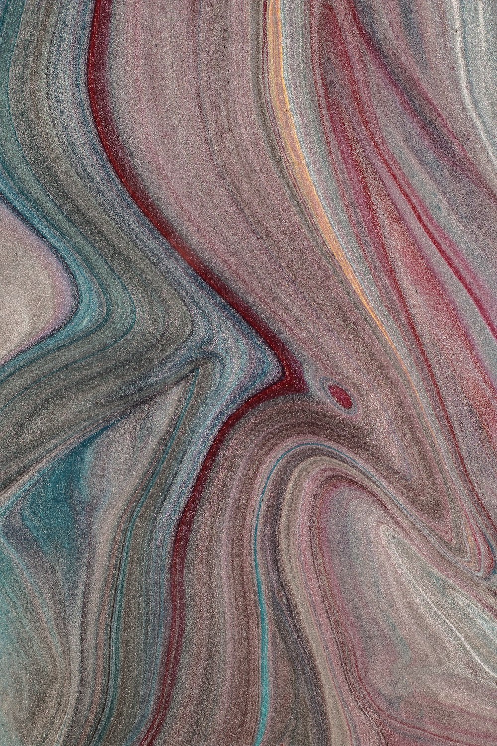 Una pintura abstracta de líneas multicolores