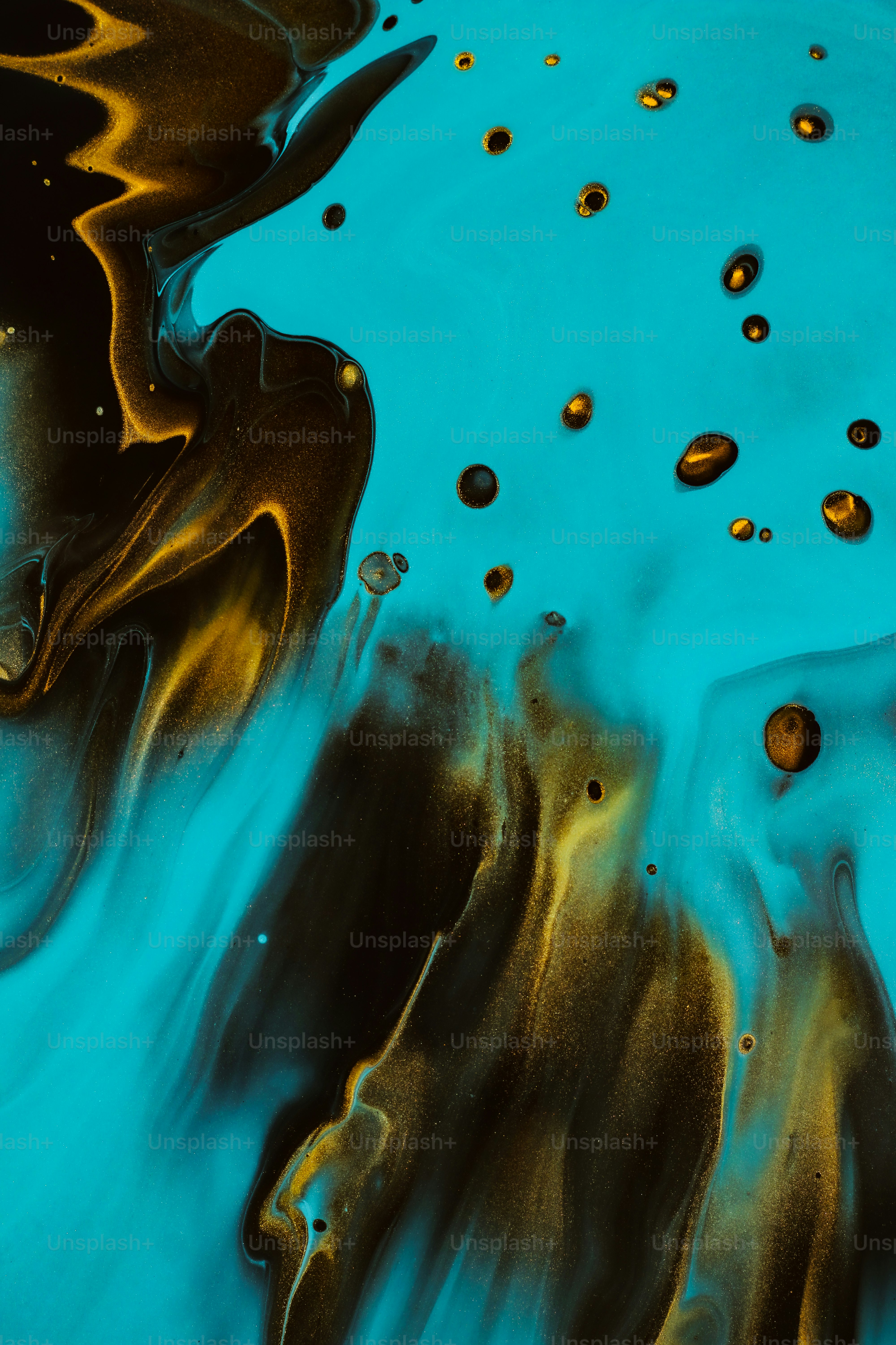 青と黒の液体のクローズアップ