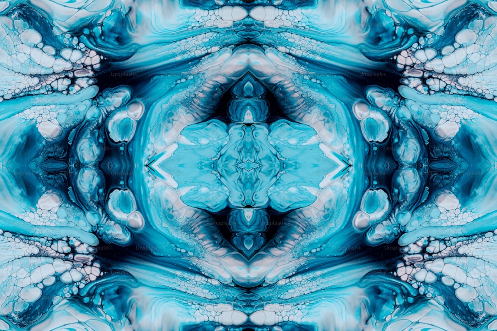 Ein blau-weißes abstraktes Design mit einer großen Blume in der Mitte