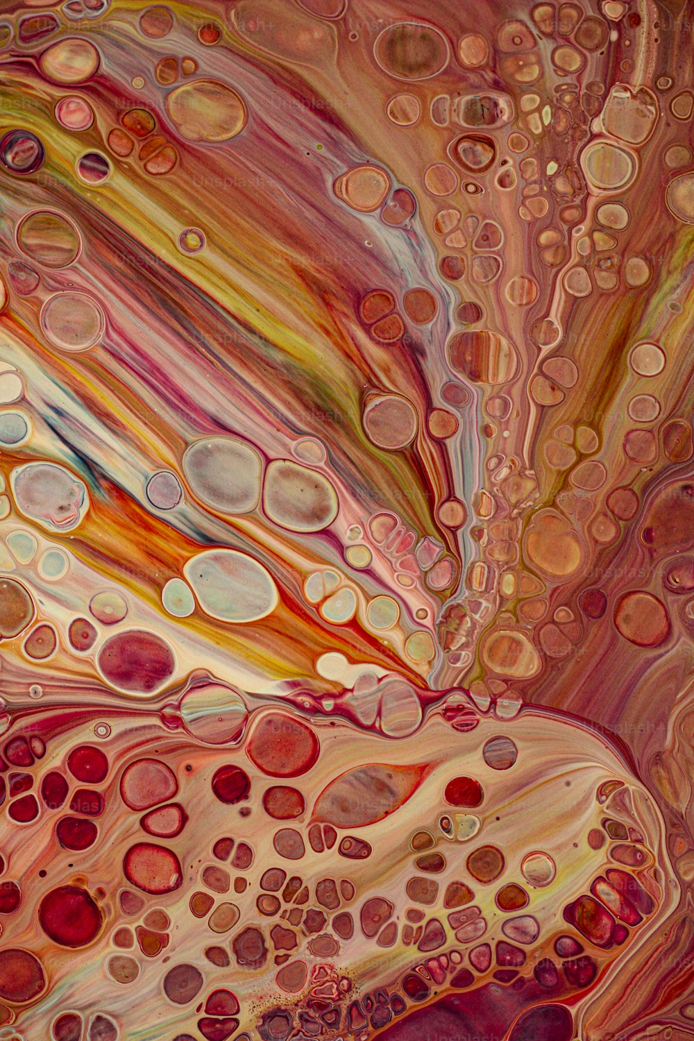 uma pintura abstrata com muitas bolhas sobre ela