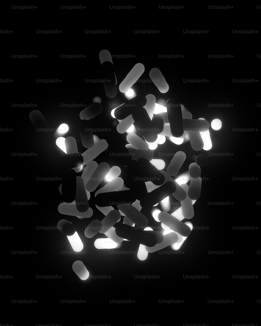 Una foto in bianco e nero di un mucchio di luci