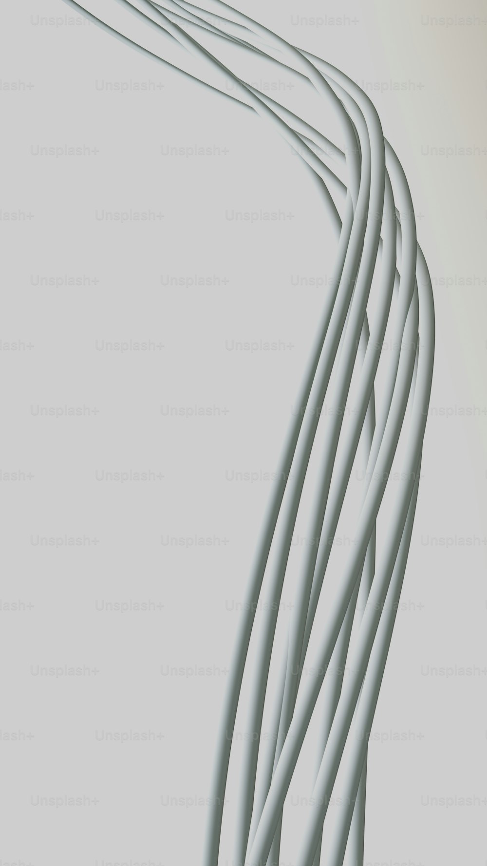 Una larga línea de cables blancos sobre un fondo gris